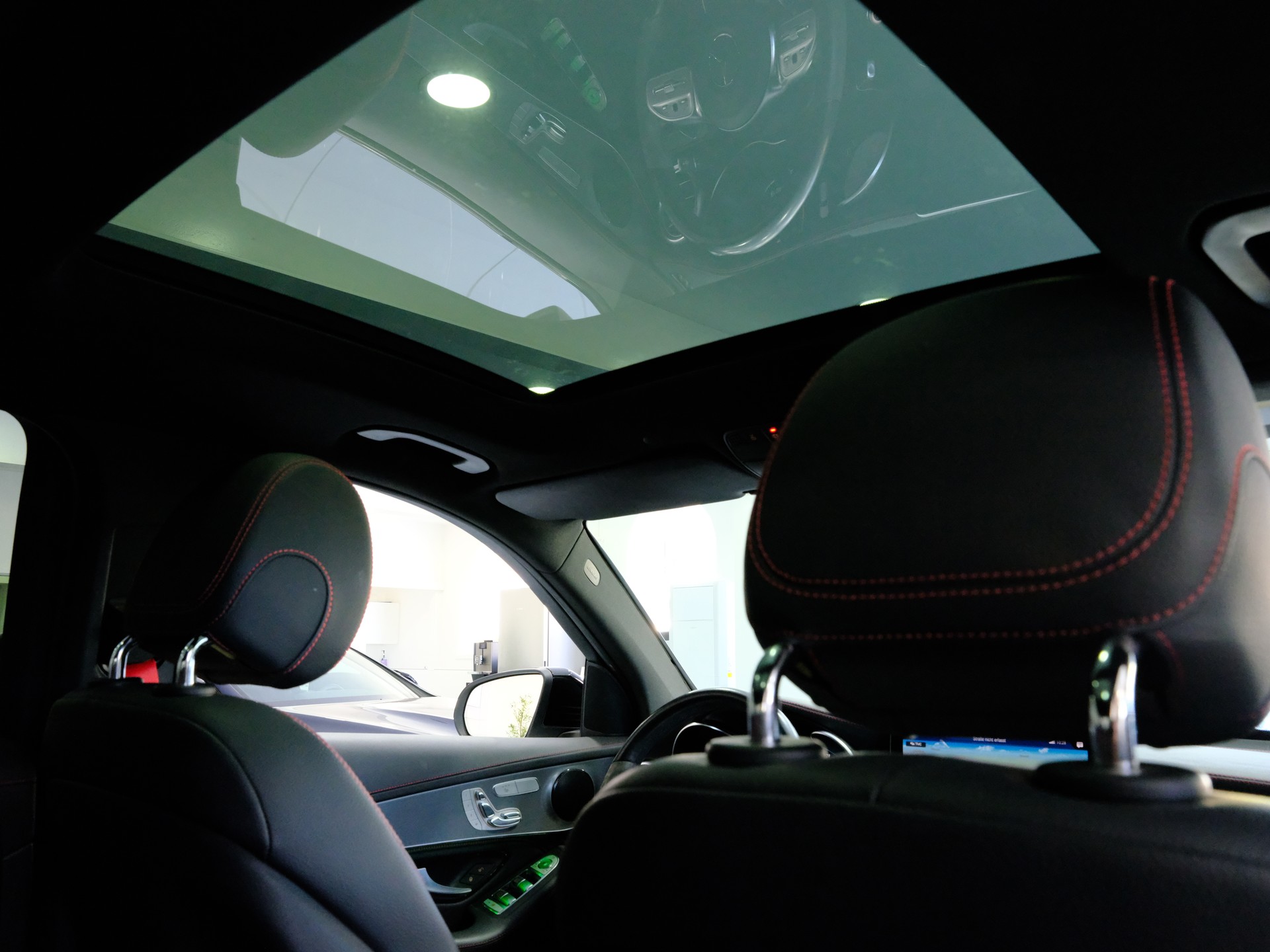 MERCEDES-BENZ GLC 220 d AMG Line 4Matic 9G-Tronic-image-16