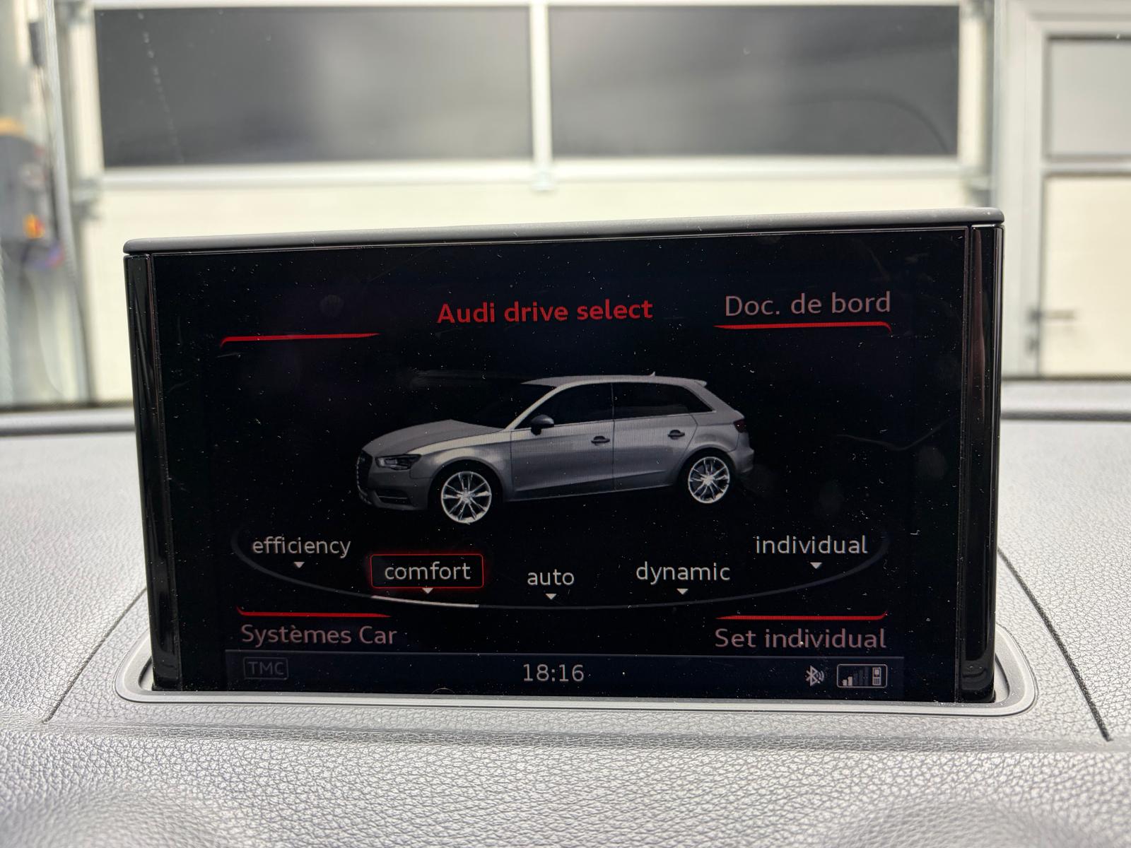 AUDI A3 Sportback 2.0 TDI SLine quattro S-tronic Toit Ouvrant-image-23