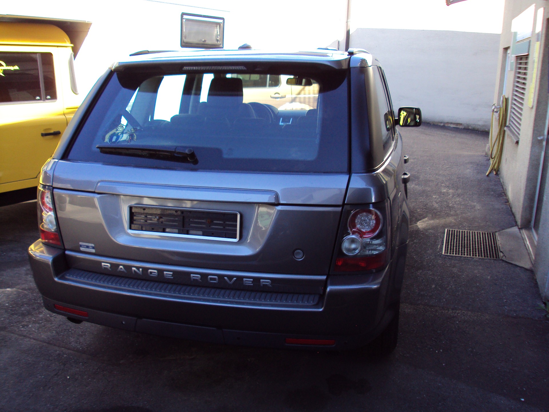 LAND ROVER Range Rover Sport 3.0 TDV6 HSE Automatic-image-1