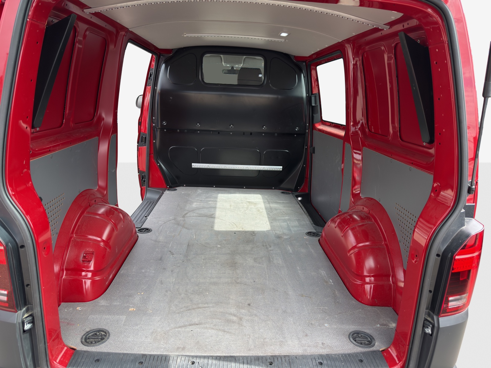 VW T6.1 2.0 TDI DSG-image-12