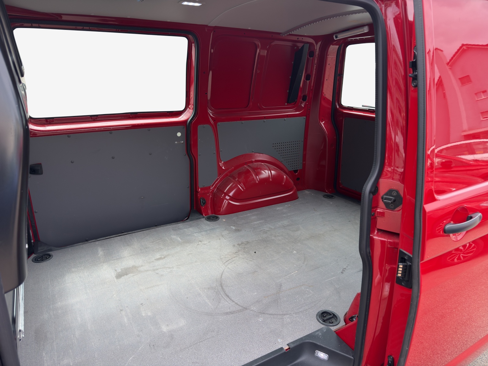 VW T6.1 2.0 TDI DSG-image-11