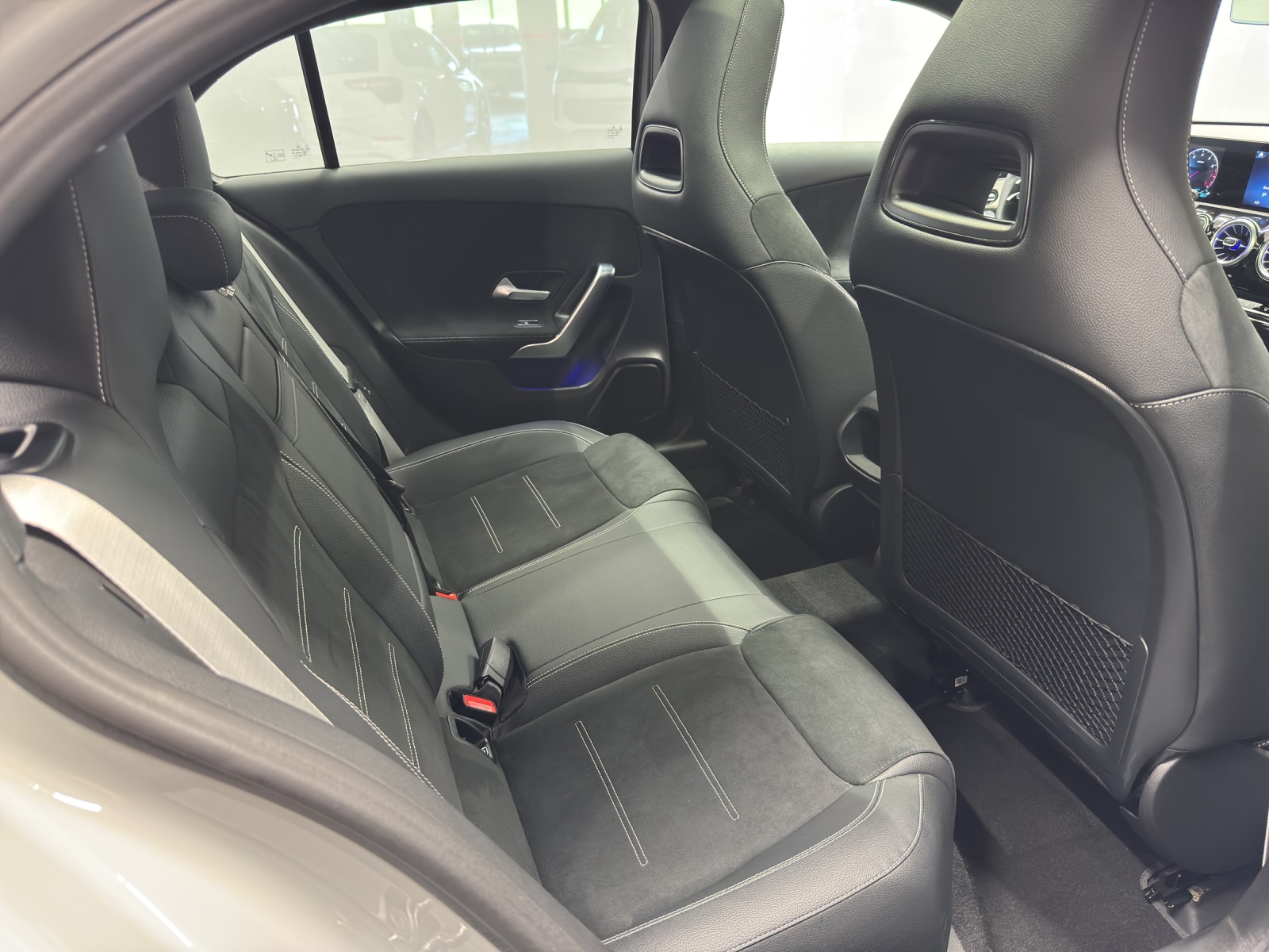 MERCEDES-BENZ A 200 AMG Line-image-9