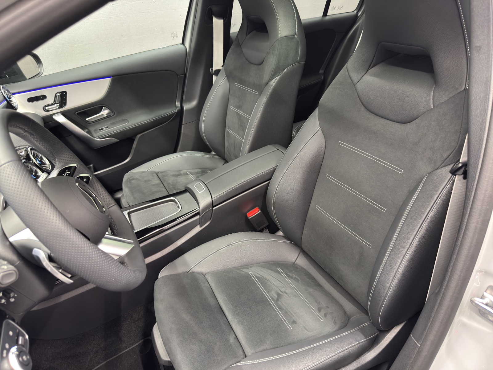 MERCEDES-BENZ A 200 AMG Line-image-12