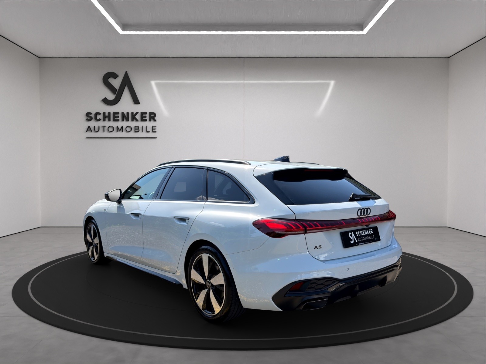 AUDI A5 Avant TFSI 150 kW S tronic S-Line Optikpaket Black-showroom-element-2