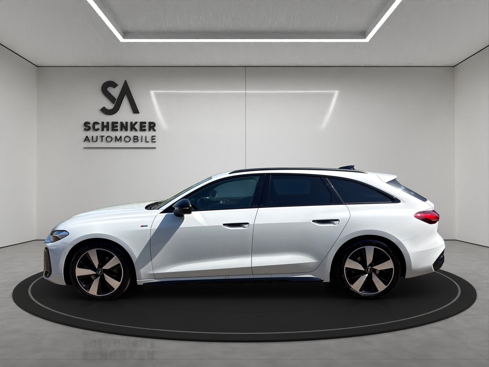 AUDI A5 Avant TFSI 150 kW S tronic S-Line Optikpaket Black-showroom-element-1