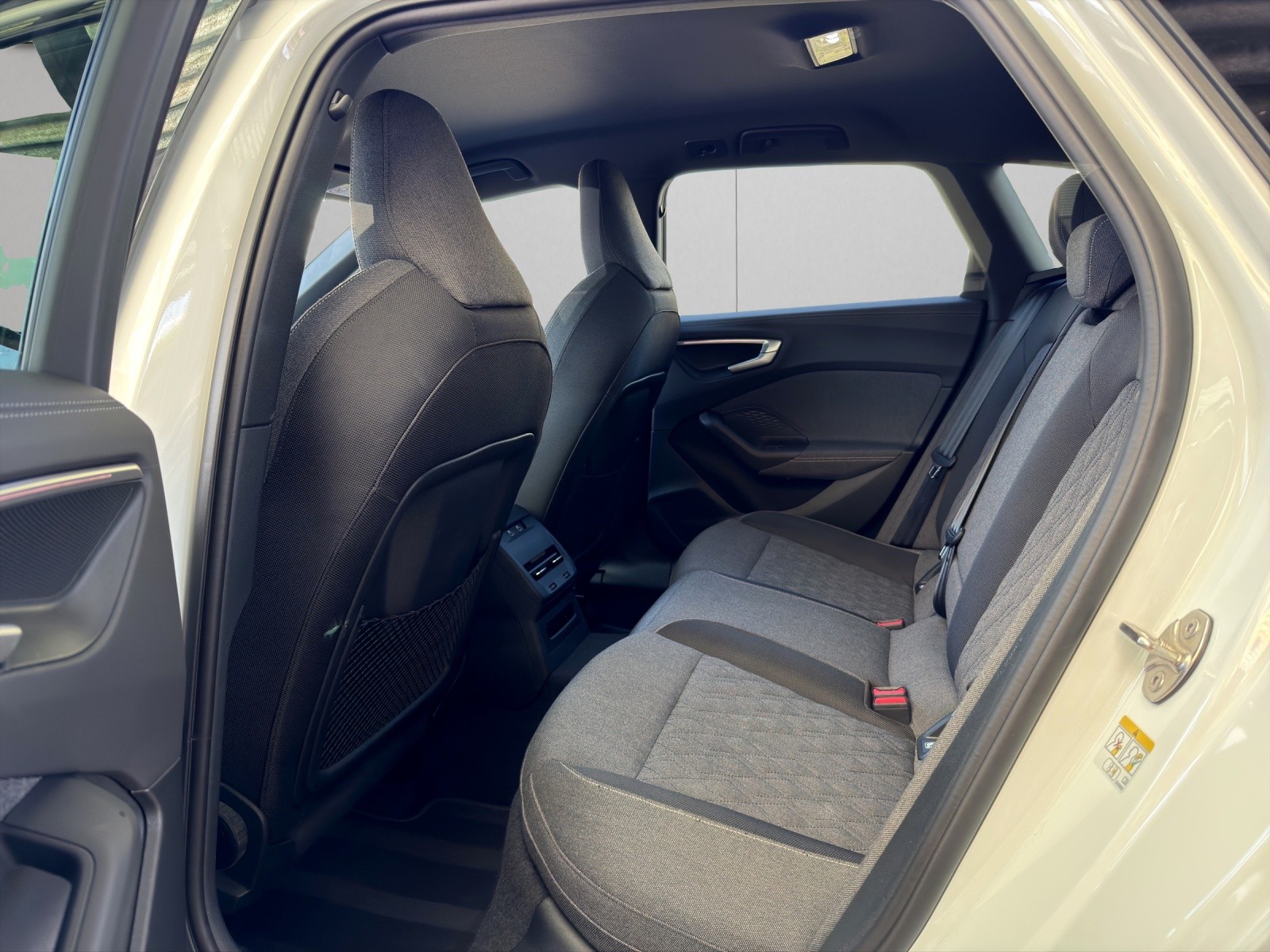 AUDI A5 Avant TFSI 150 kW S tronic S-Line Optikpaket Black-image-10
