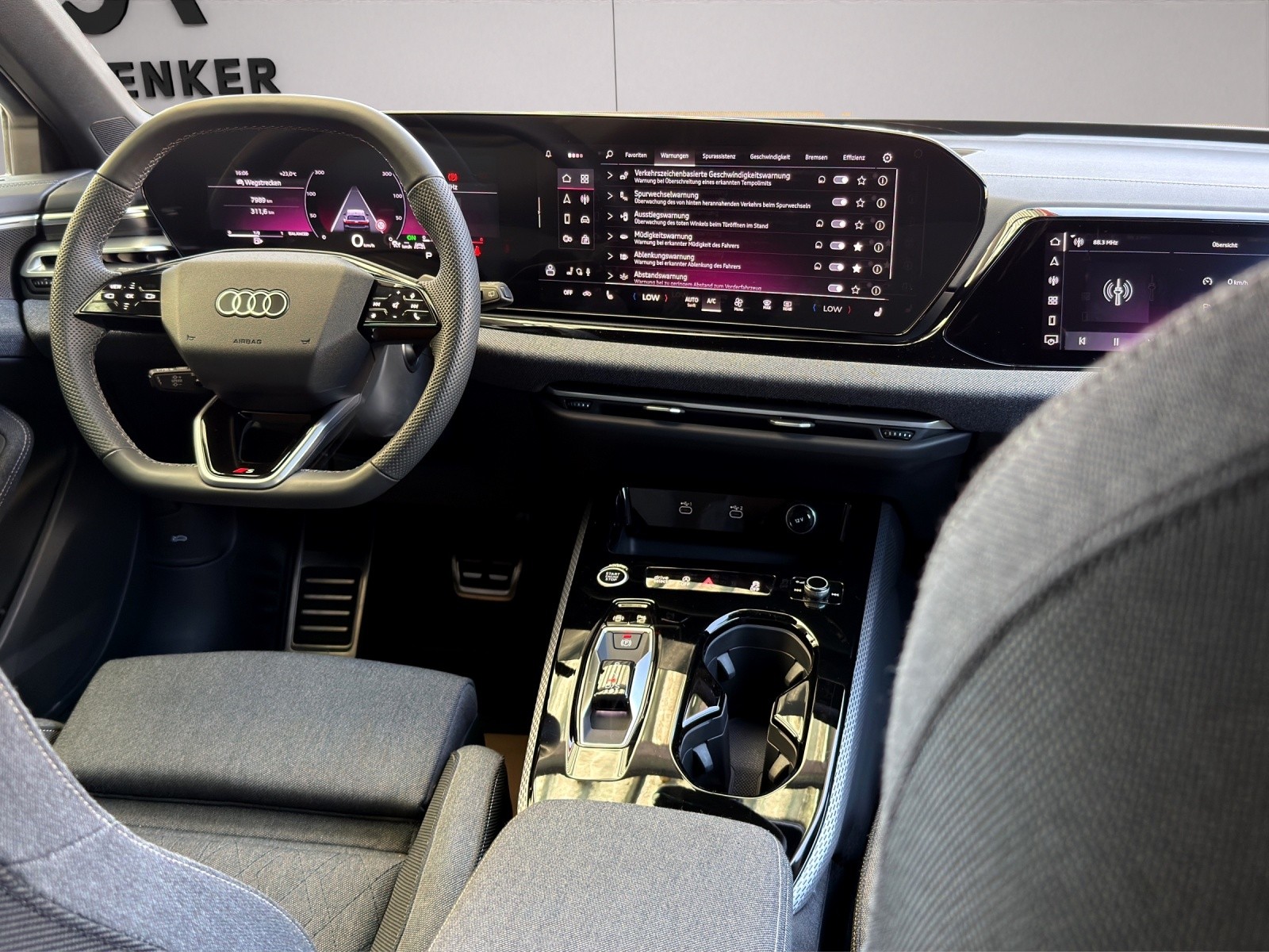 AUDI A5 Avant TFSI 150 kW S tronic S-Line Optikpaket Black-image-14