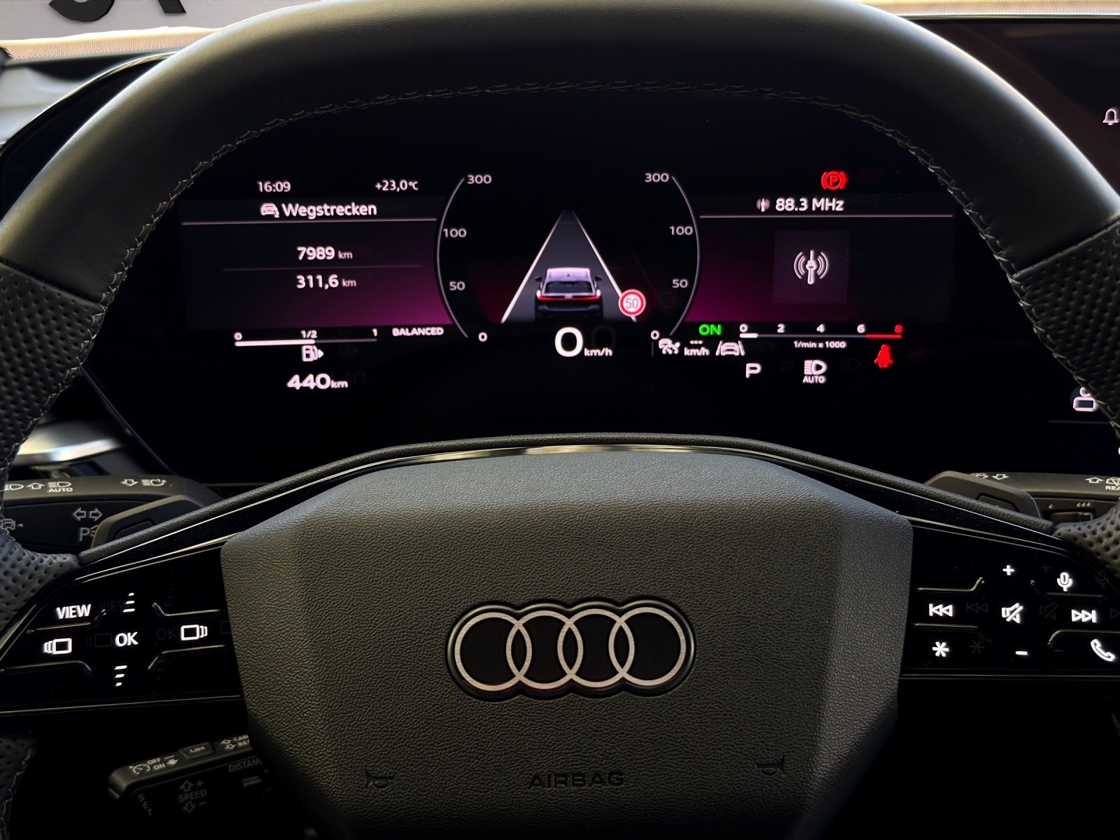 AUDI A5 Avant TFSI 150 kW S tronic S-Line Optikpaket Black-image-19