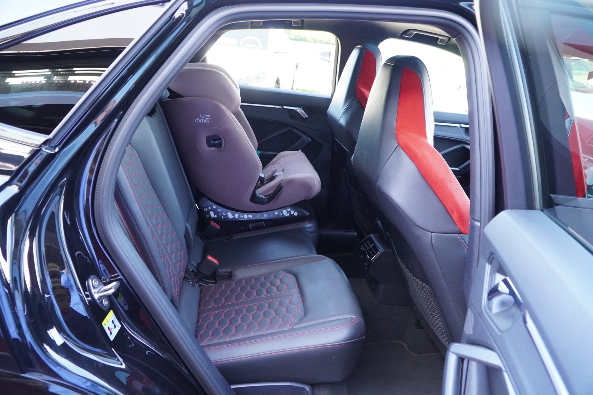 AUDI RS Q3 Sportback quattro S tronic-image-9