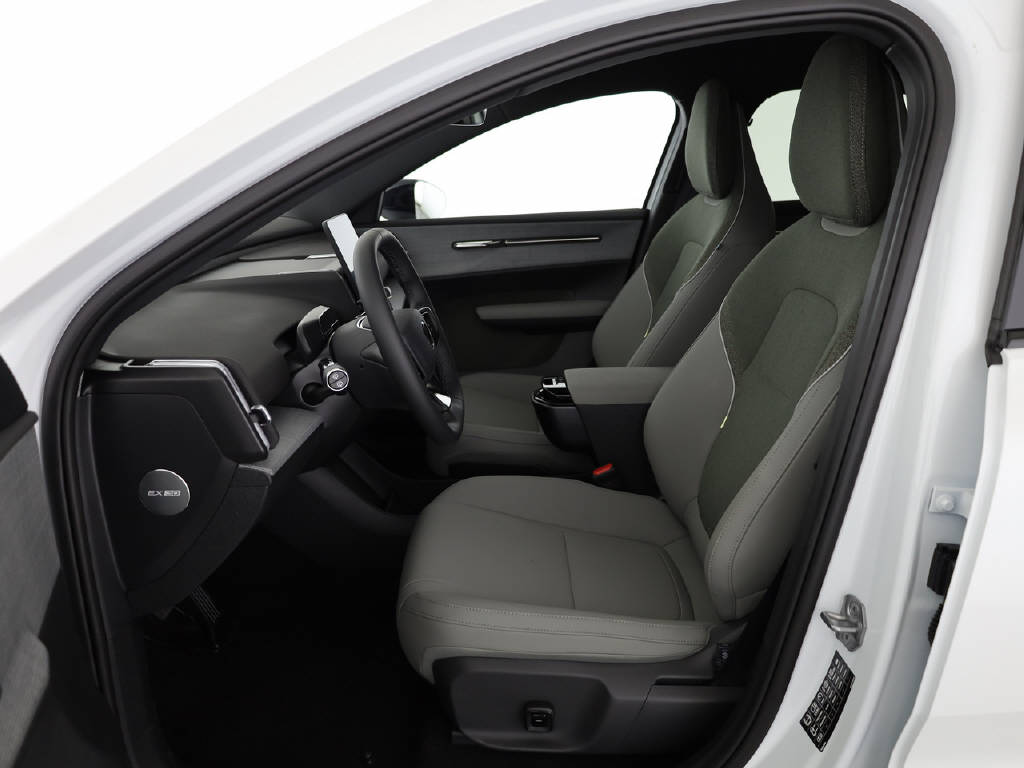 VOLVO EX 30 P8 Plus AWD-image-1