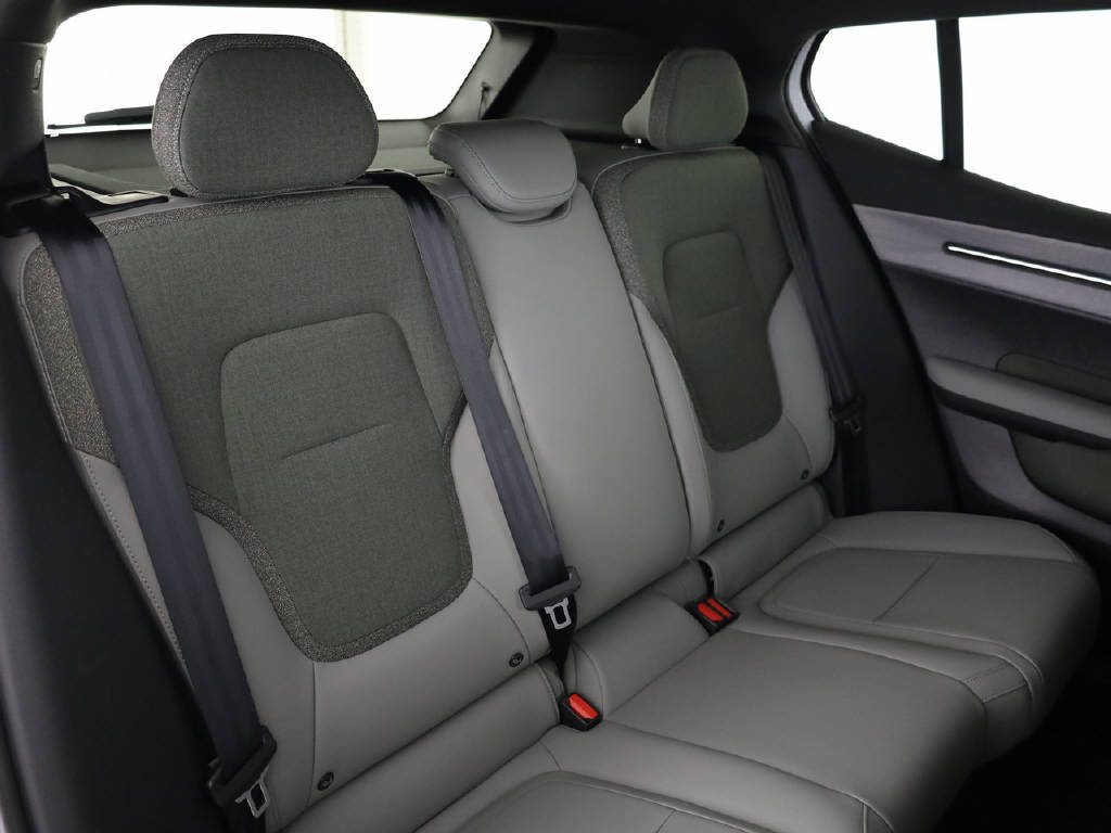 VOLVO EX 30 P8 Plus AWD-image-3