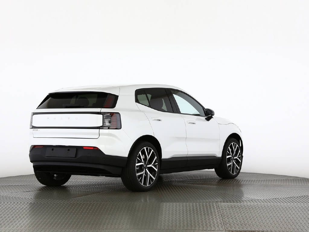 VOLVO EX 30 P8 Plus AWD-image-4