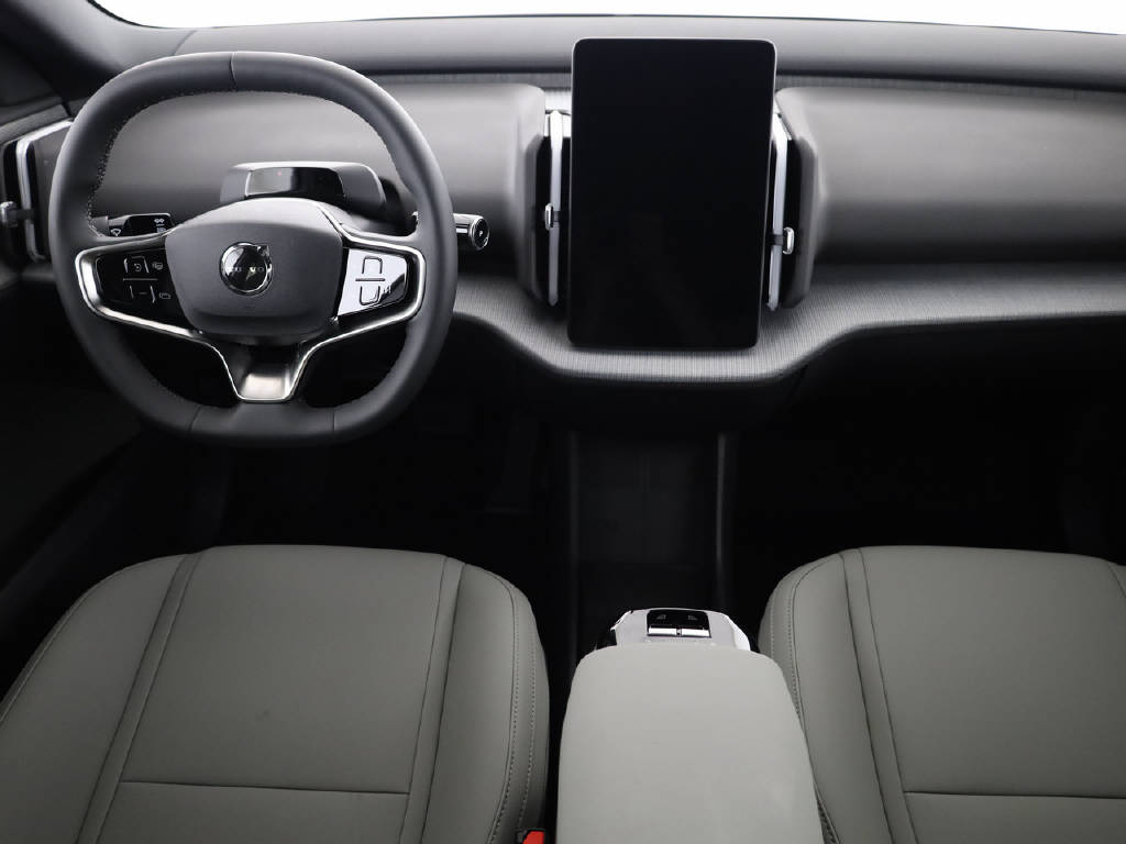 VOLVO EX 30 P8 Plus AWD-image-16