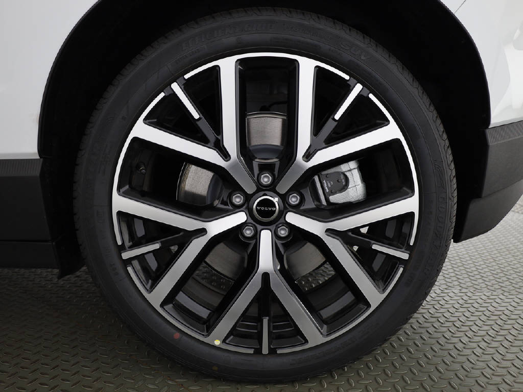 VOLVO EX 30 P8 Plus AWD-image-2
