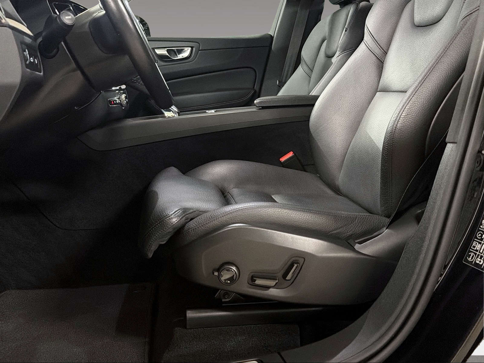 VOLVO XC60 2.0 T6 TE Inscription eAWD-image-8