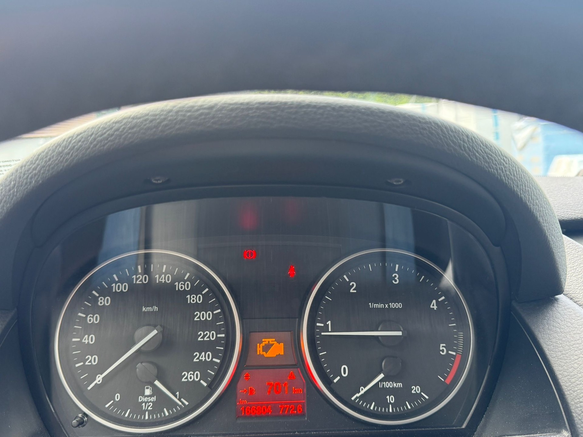 BMW X1 xDrive 18d-image-9