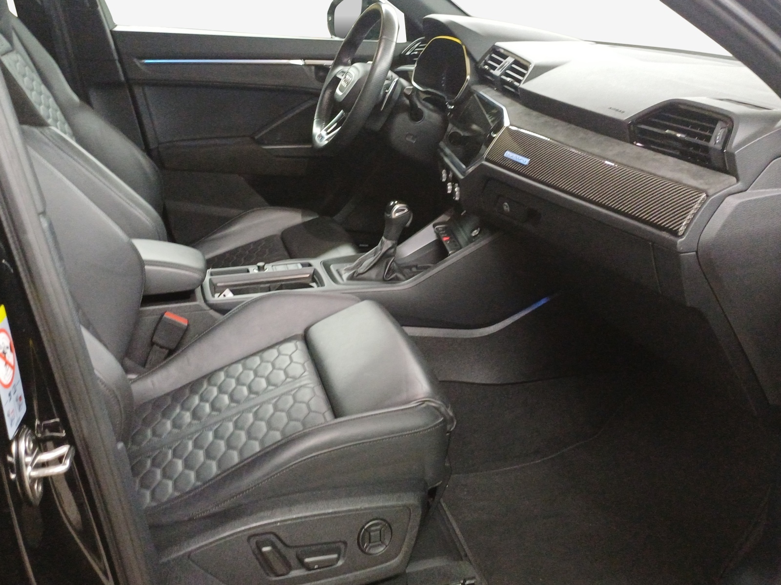 AUDI RS Q3 Sportback quattro S tronic-image-13