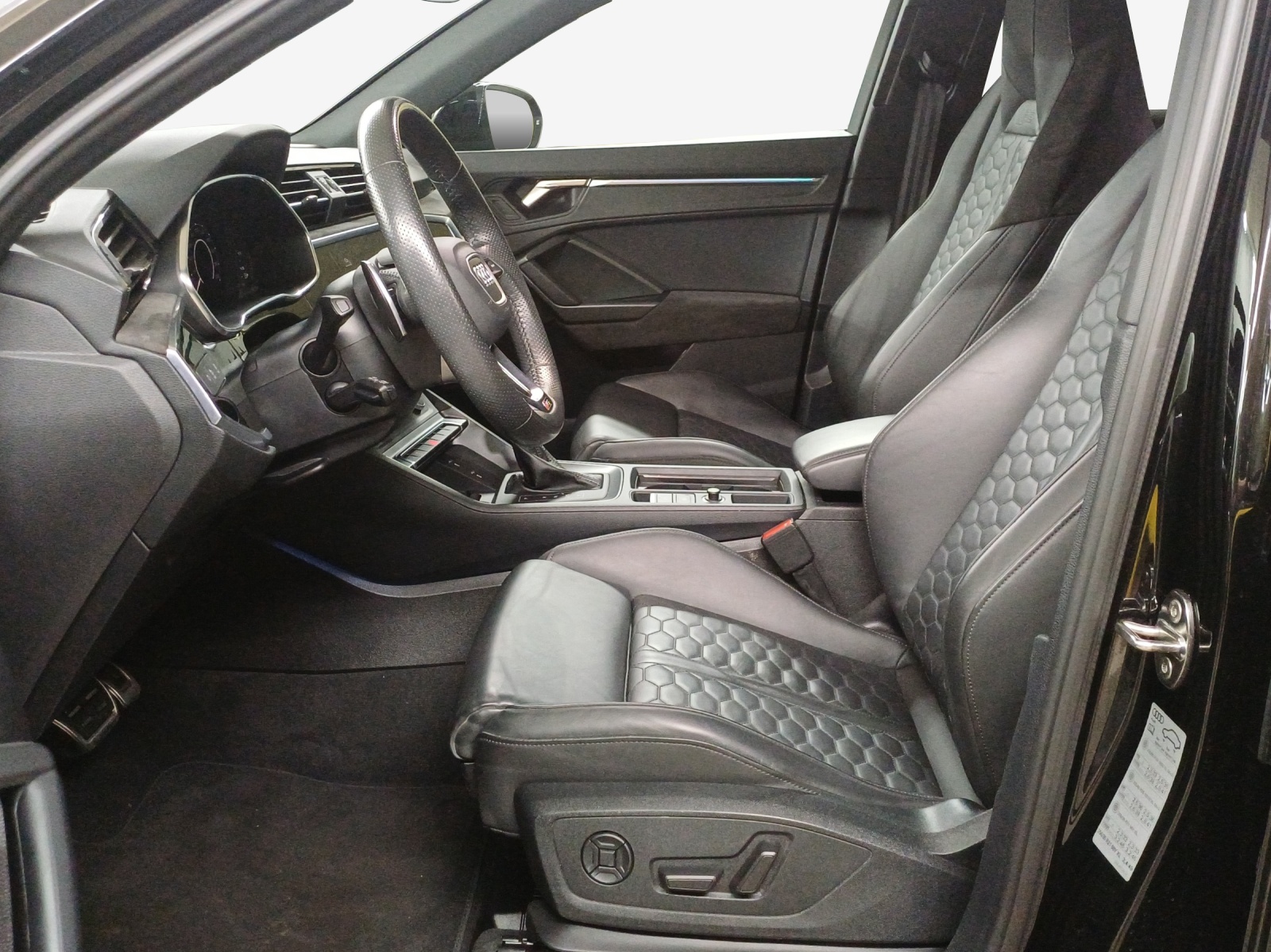 AUDI RS Q3 Sportback quattro S tronic-image-7