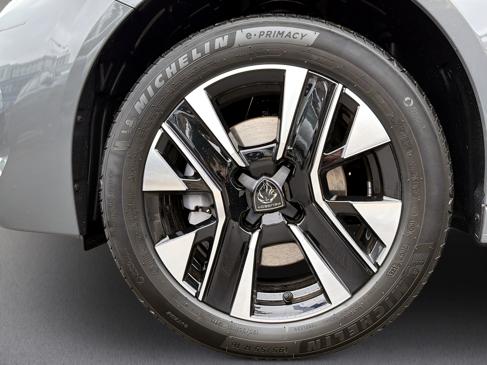 PEUGEOT 208 e-Allure-image-21
