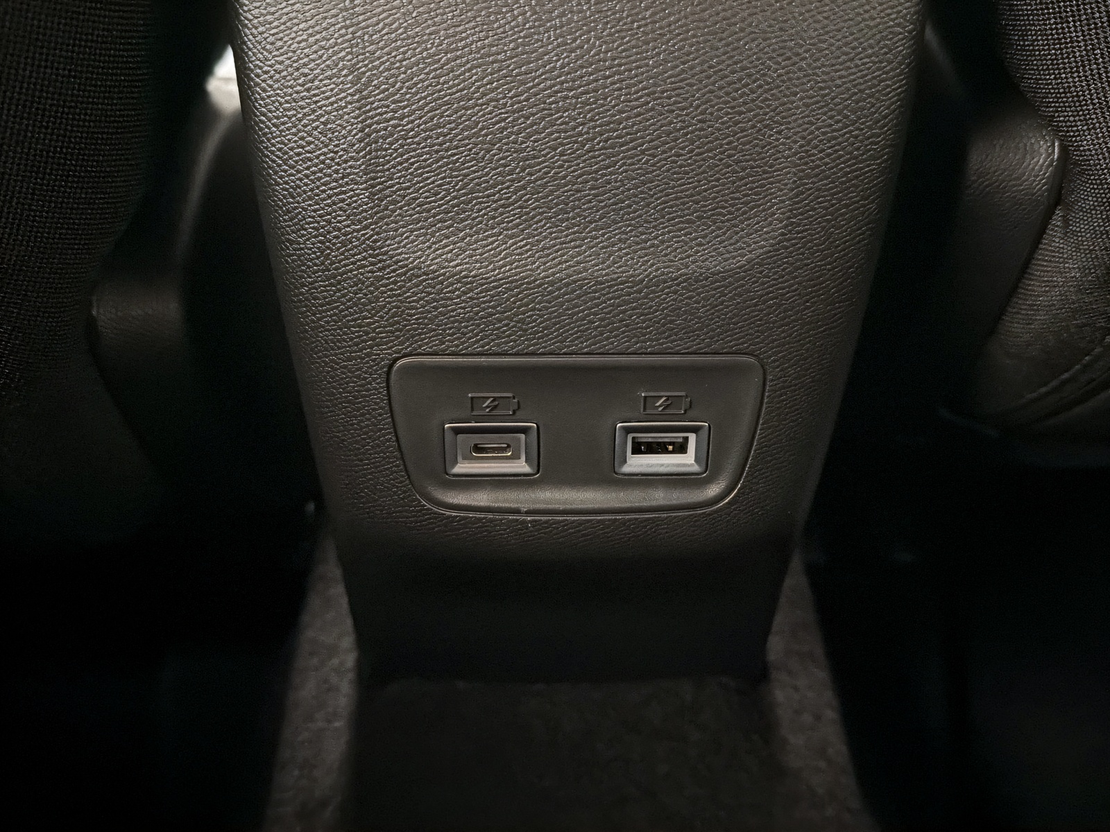 PEUGEOT 208 e-Allure-image-19