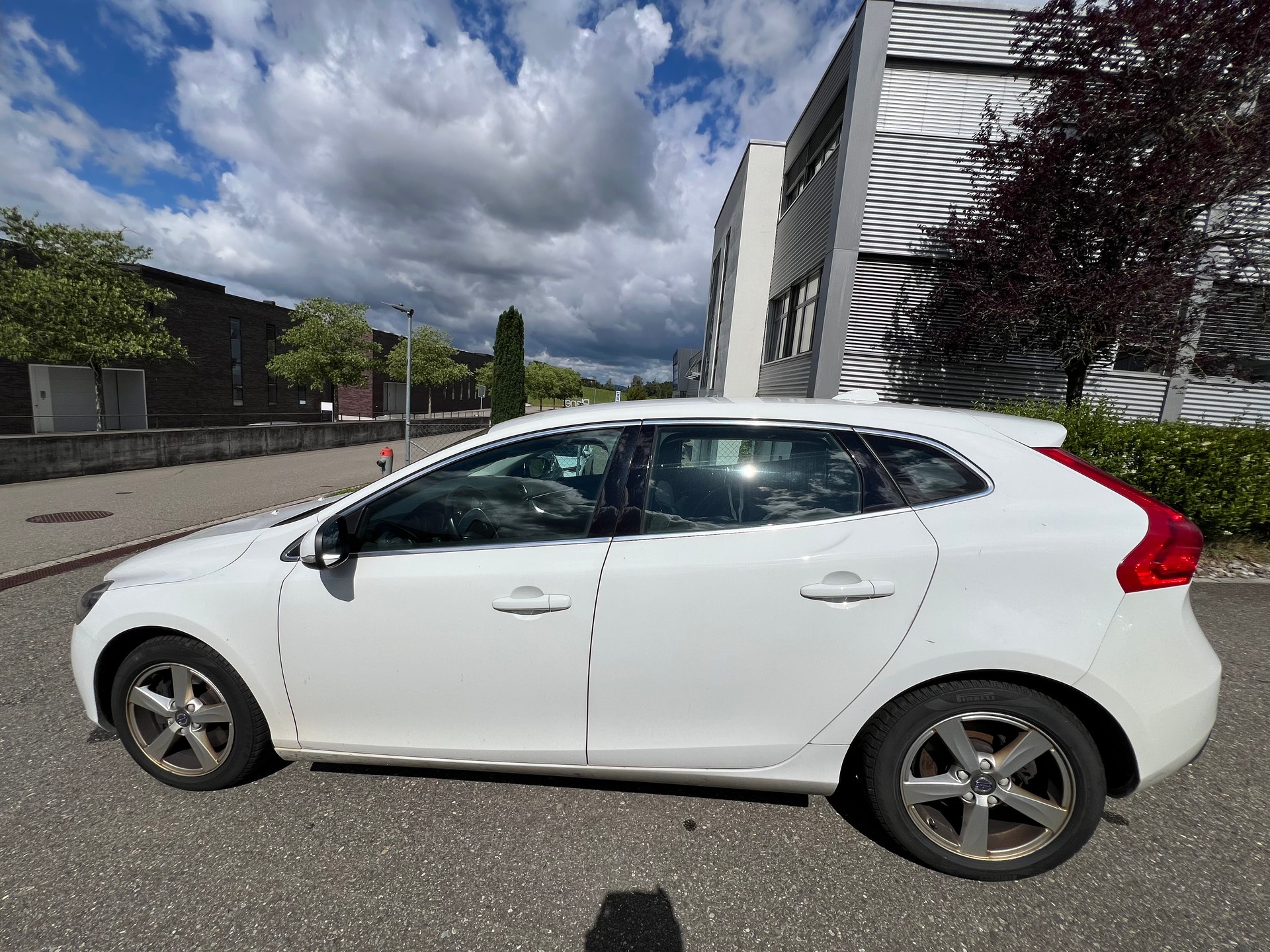 VOLVO V40 D3 Kinetic-image-2