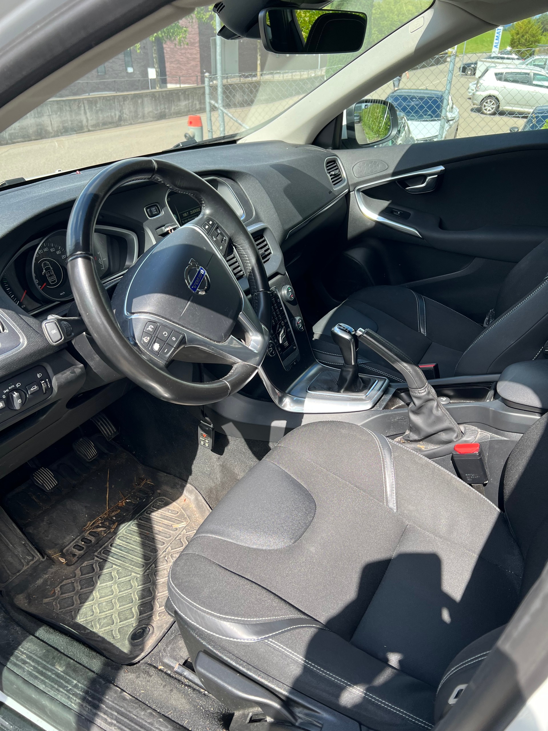 VOLVO V40 D3 Kinetic-image-5