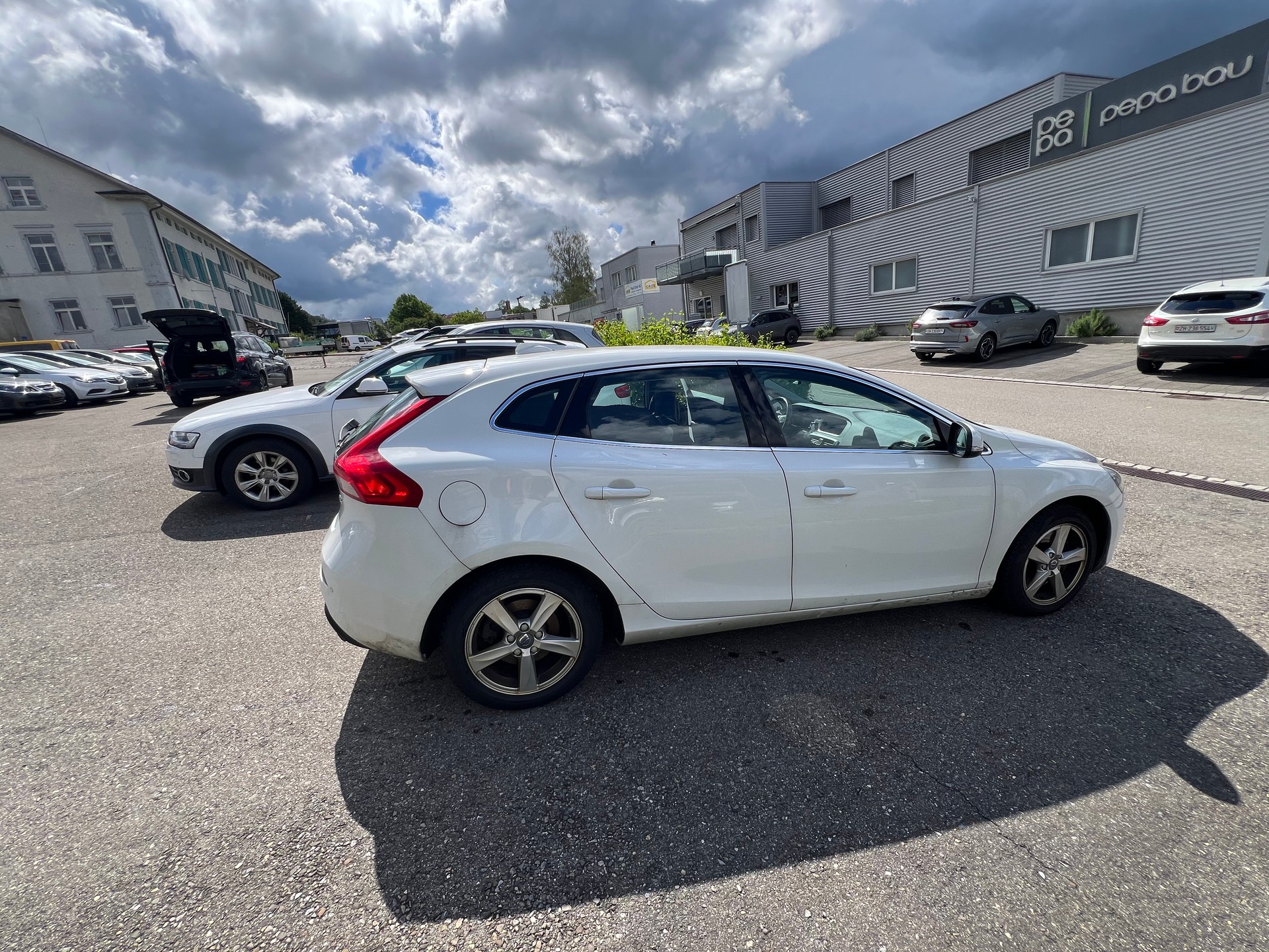 VOLVO V40 D3 Kinetic-image-3