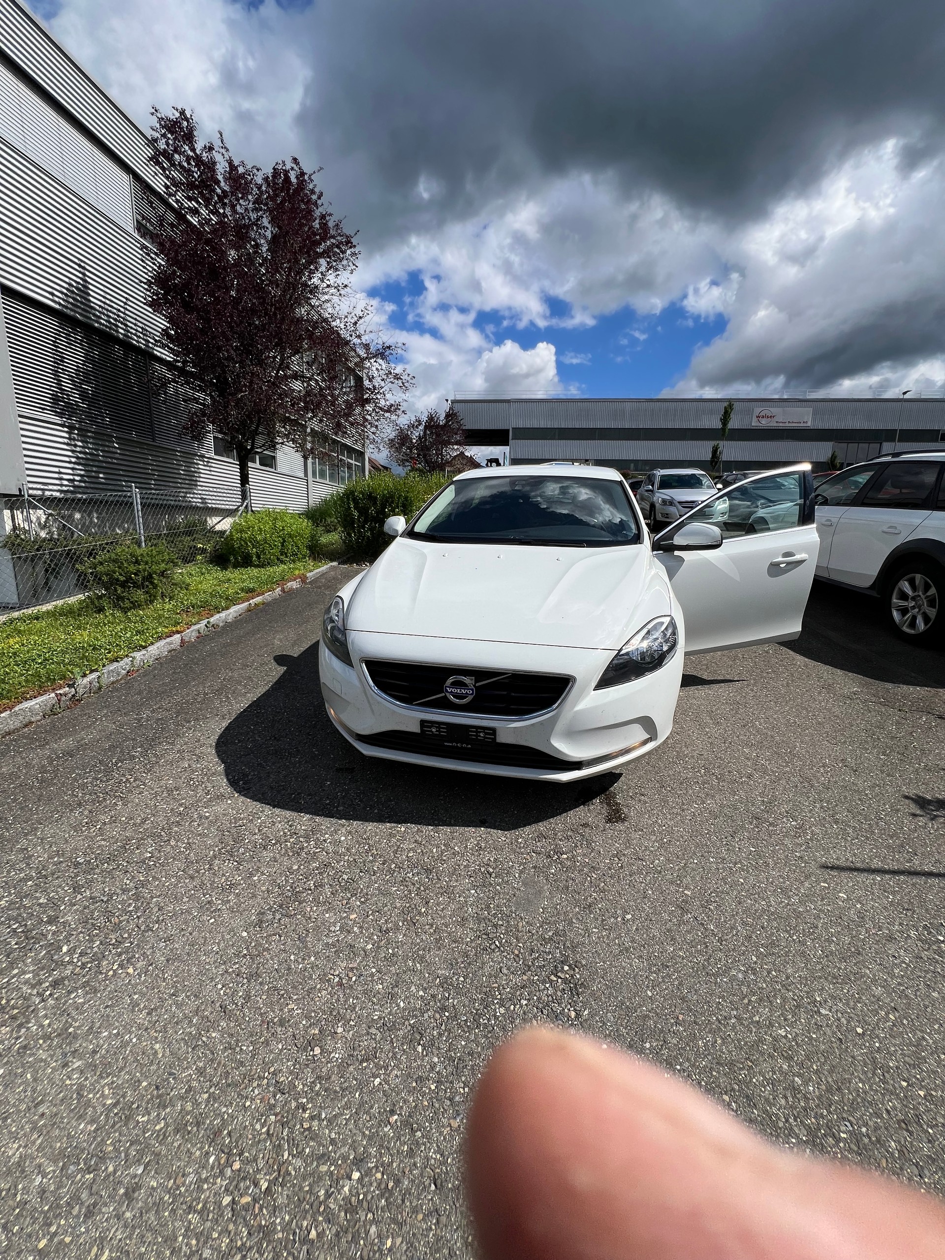 VOLVO V40 D3 Kinetic-image-1