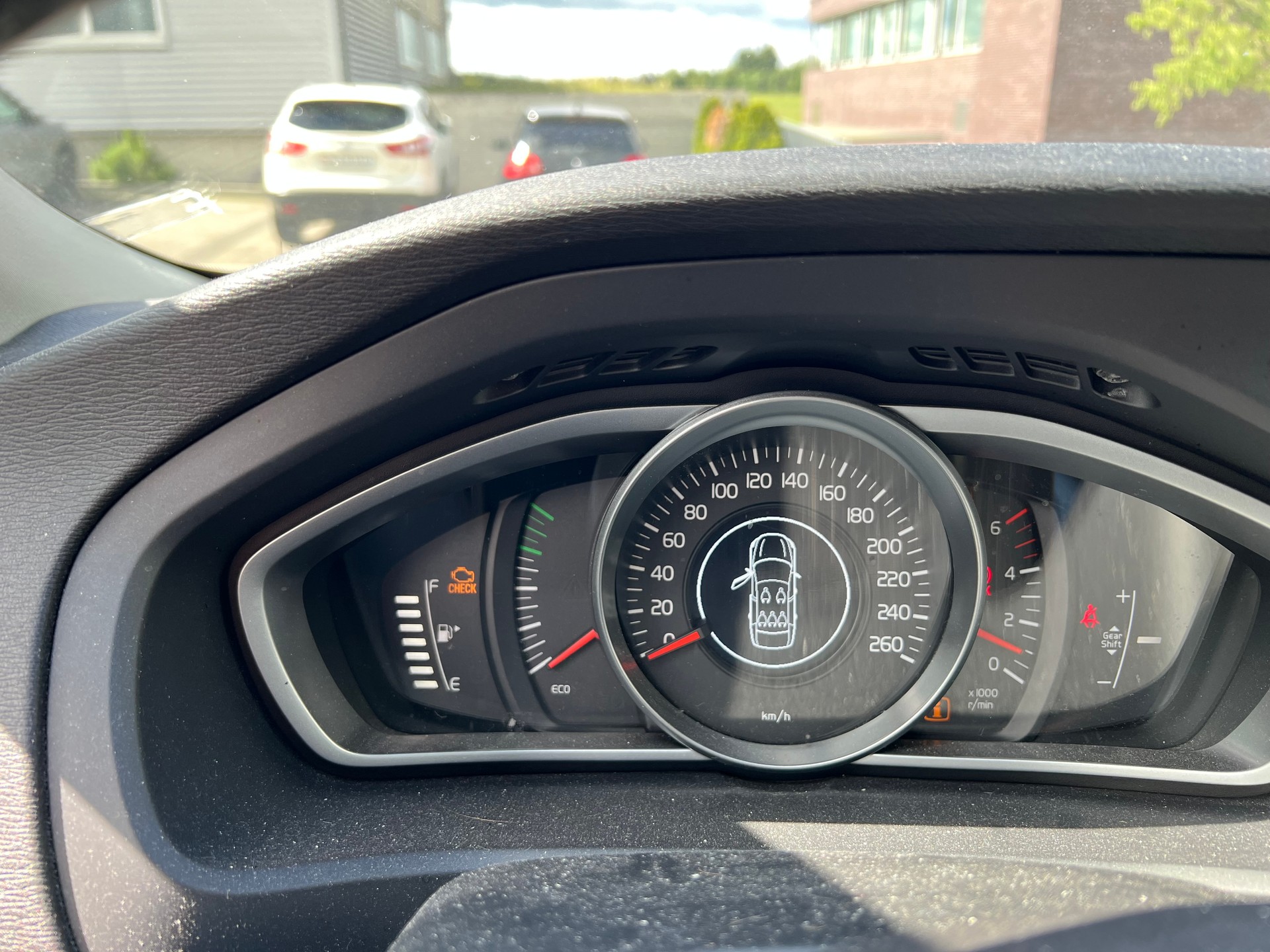 VOLVO V40 D3 Kinetic-image-8