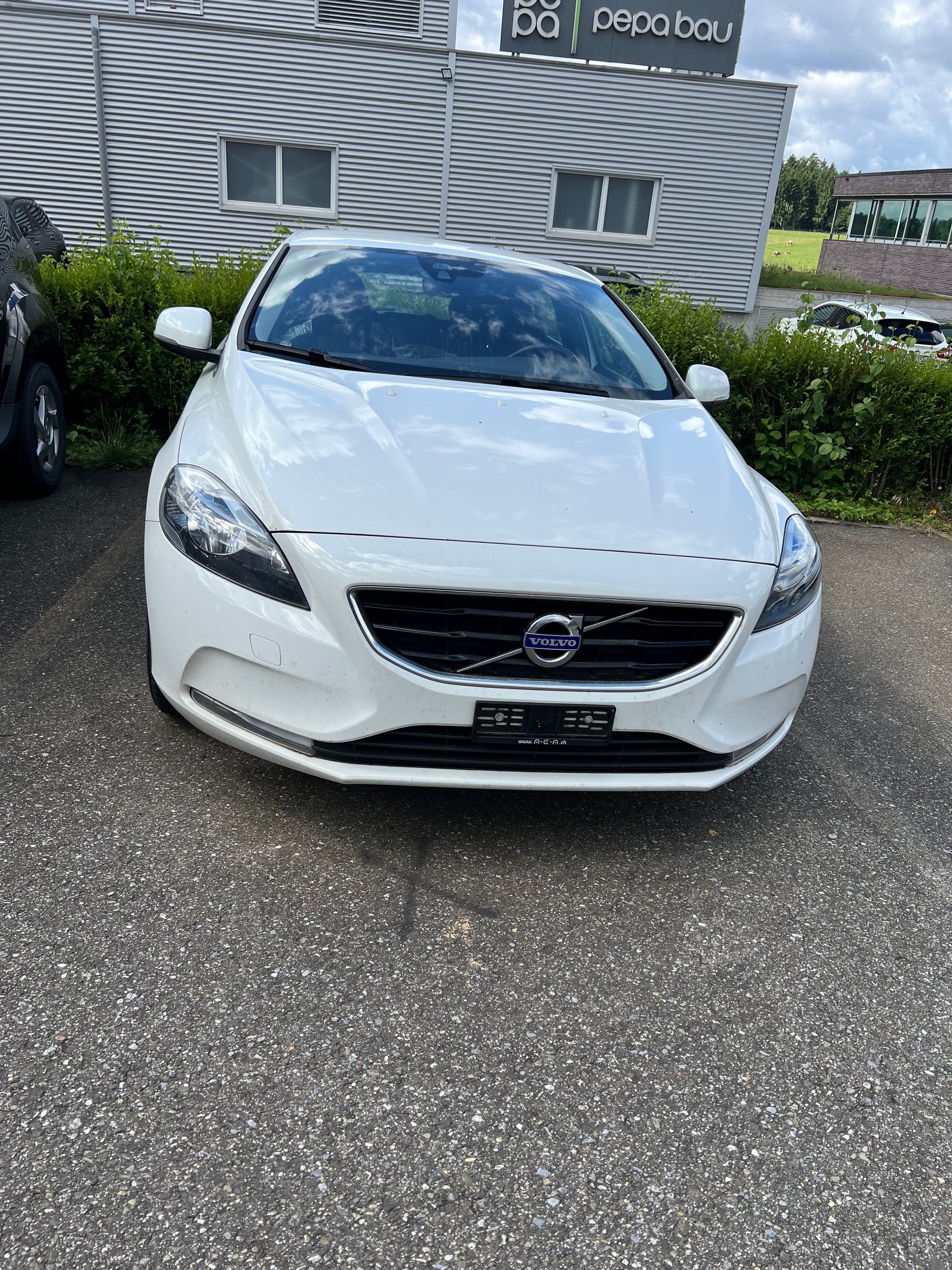 VOLVO V40 D3 Kinetic-image-0