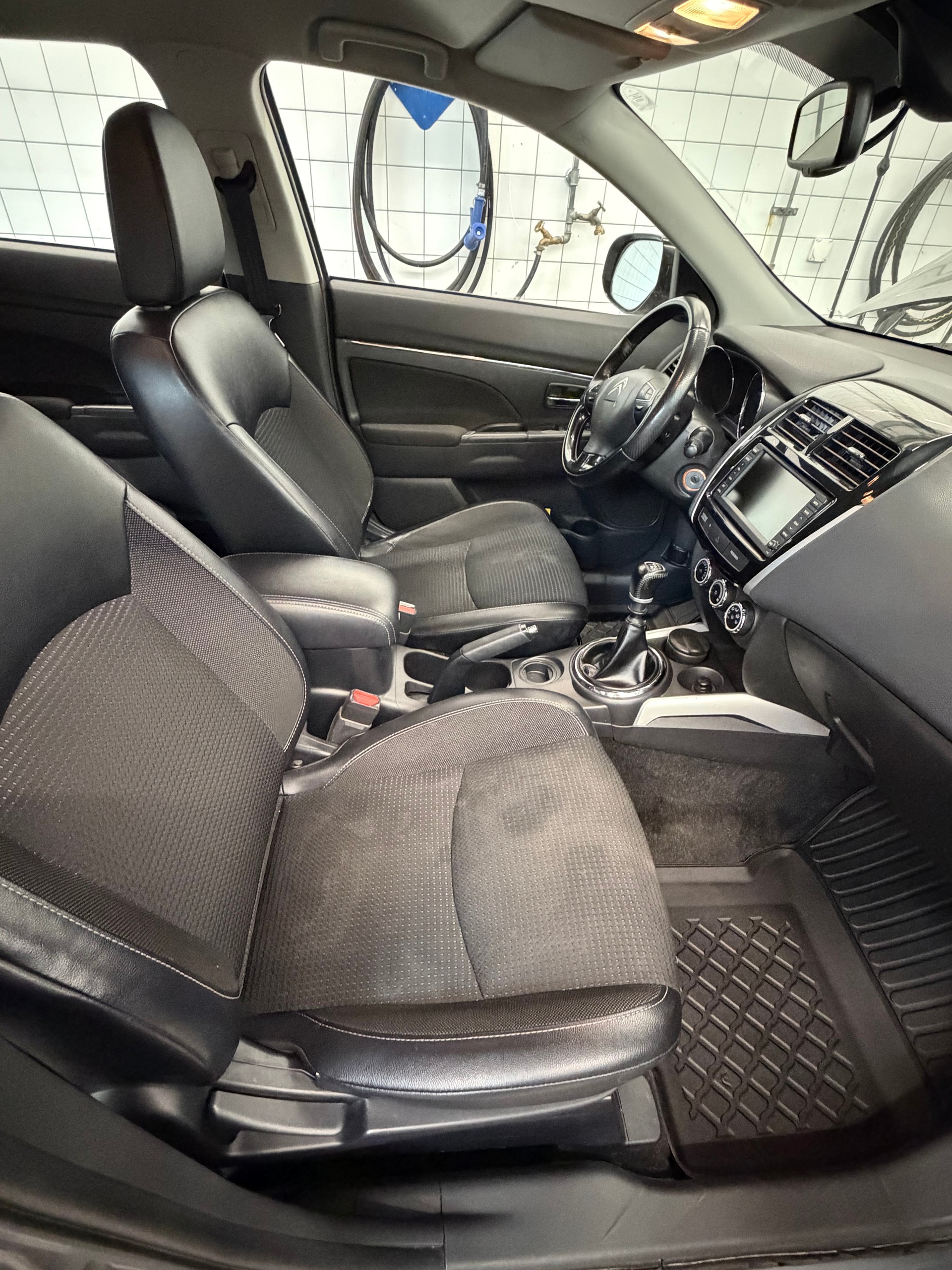 CITROEN 1.6 HDi 115 Exclusive S/S-image-3