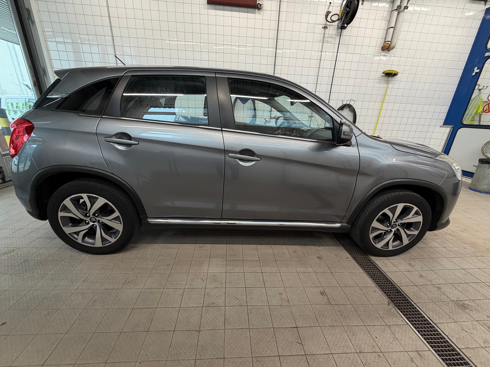 CITROEN 1.6 HDi 115 Exclusive S/S-image-2