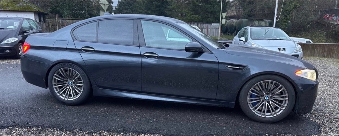 BMW M5-image-2