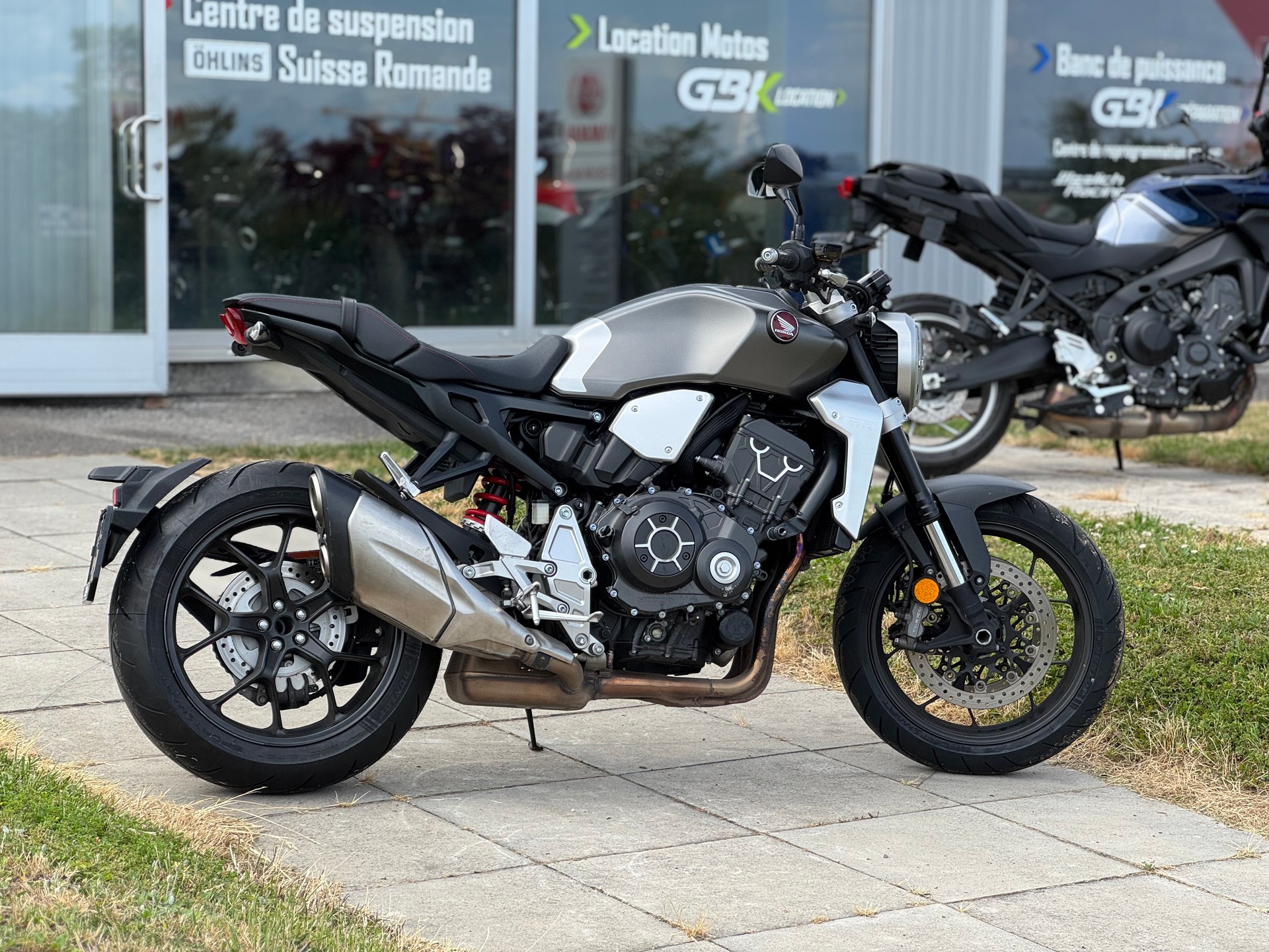 HONDA CB 1000 R ABS-showroom-element-1
