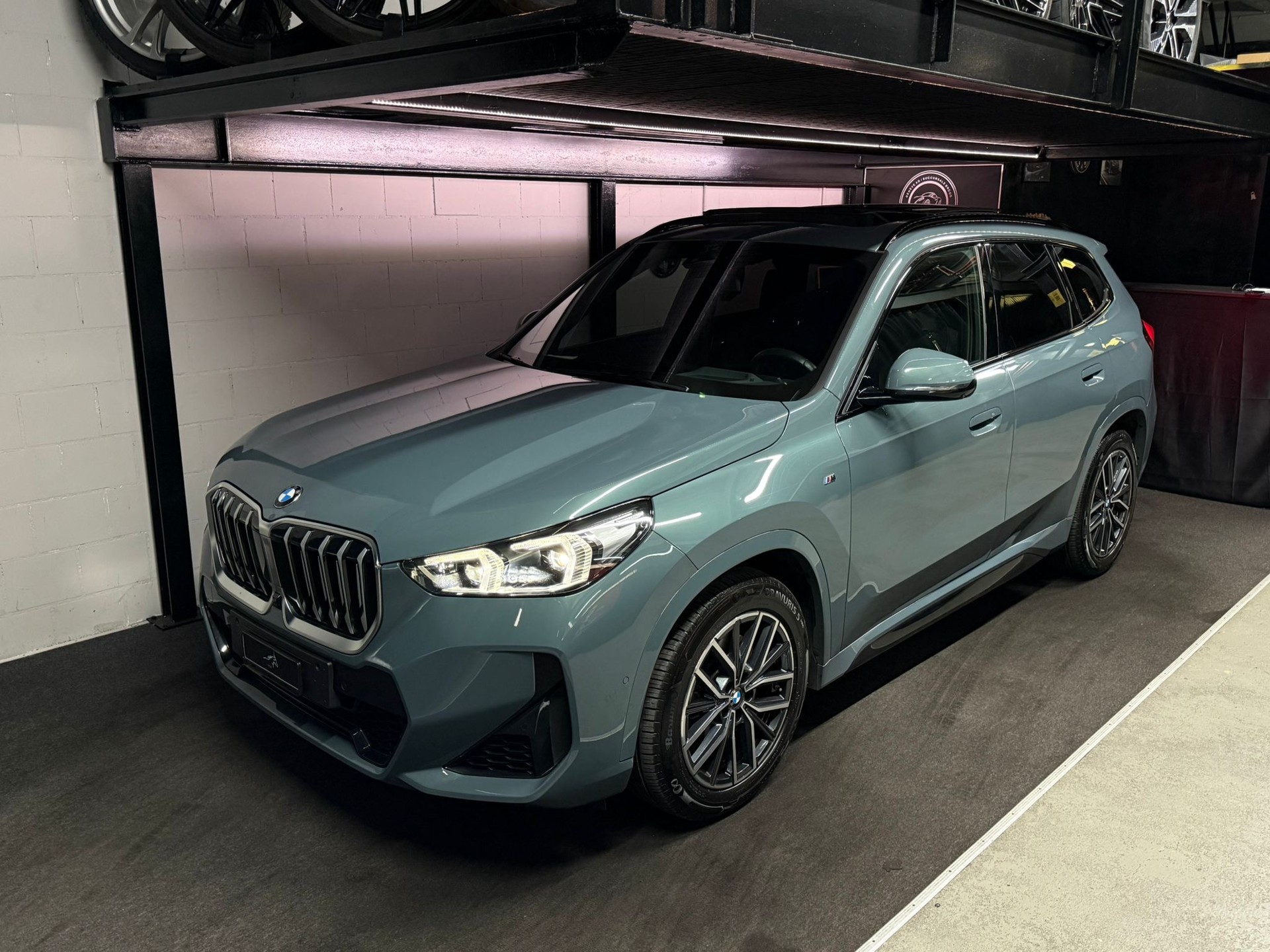 BMW X1 xDrive 23i 48V M Sport * CH-Auto * Panorama * Harman-Kardon * Head-Up Display * Keyless Entry * Driving Assistant PRO.-image-3