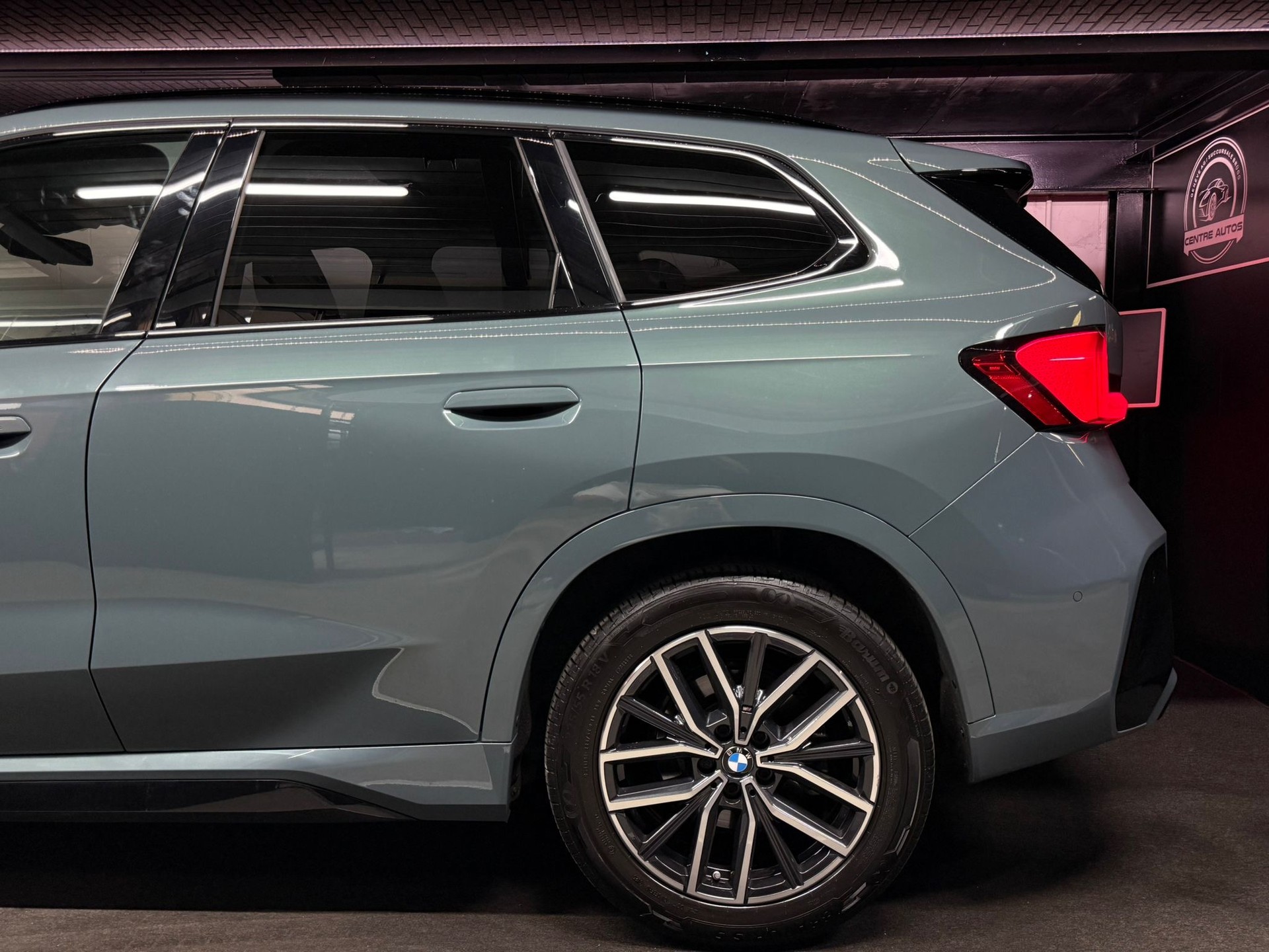 BMW X1 xDrive 23i 48V M Sport * CH-Auto * Panorama * Harman-Kardon * Head-Up Display * Keyless Entry * Driving Assistant PRO.-image-7