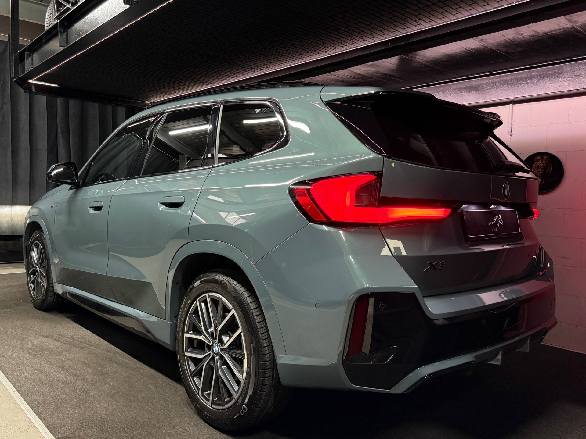 BMW X1 xDrive 23i 48V M Sport * CH-Auto * Panorama * Harman-Kardon * Head-Up Display * Keyless Entry * Driving Assistant PRO.-image-5