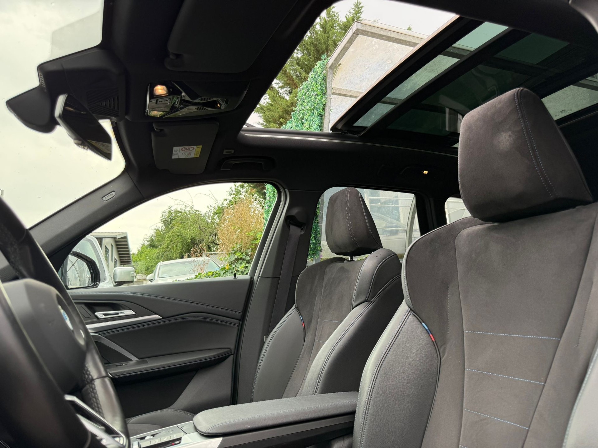 BMW X1 xDrive 23i 48V M Sport * CH-Auto * Panorama * Harman-Kardon * Head-Up Display * Keyless Entry * Driving Assistant PRO.-image-26