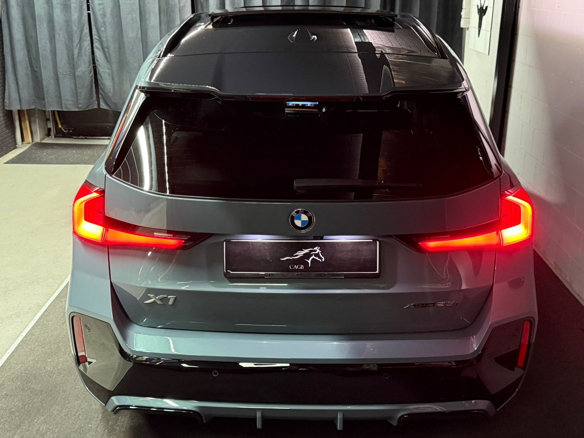 BMW X1 xDrive 23i 48V M Sport * CH-Auto * Panorama * Harman-Kardon * Head-Up Display * Keyless Entry * Driving Assistant PRO.-image-27