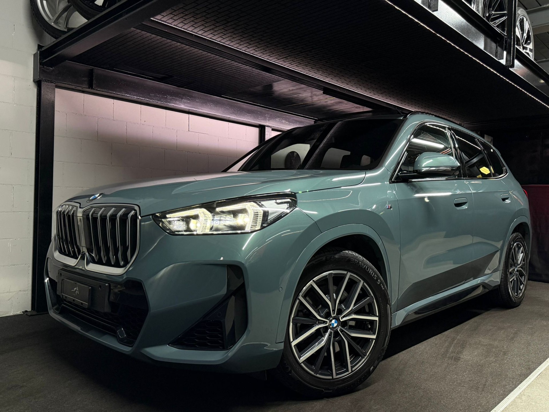 BMW X1 xDrive 23i 48V M Sport * CH-Auto * Panorama * Harman-Kardon * Head-Up Display * Keyless Entry * Driving Assistant PRO.-image-1