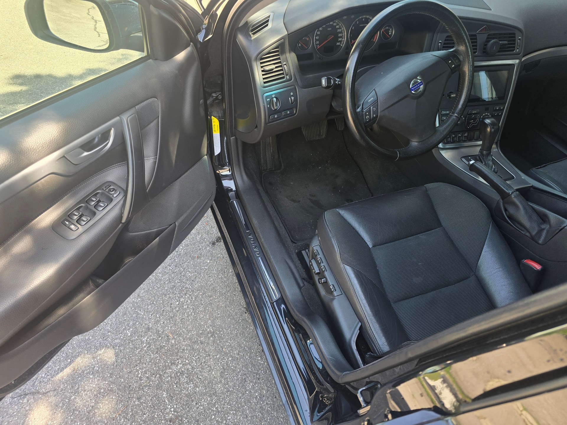 VOLVO S60 2.5T AWD Stockholm Geartronic-image-9