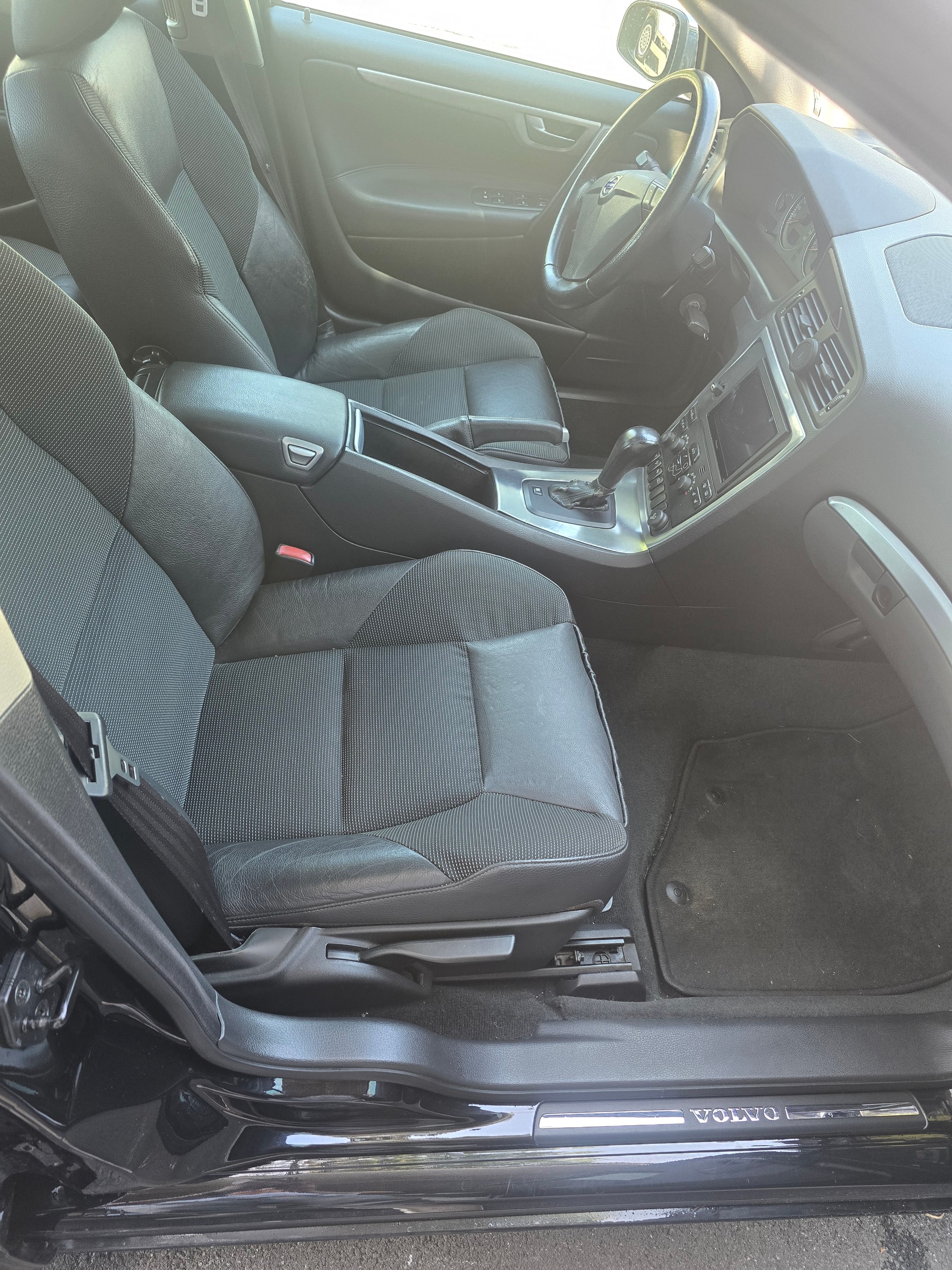 VOLVO S60 2.5T AWD Stockholm Geartronic-image-12
