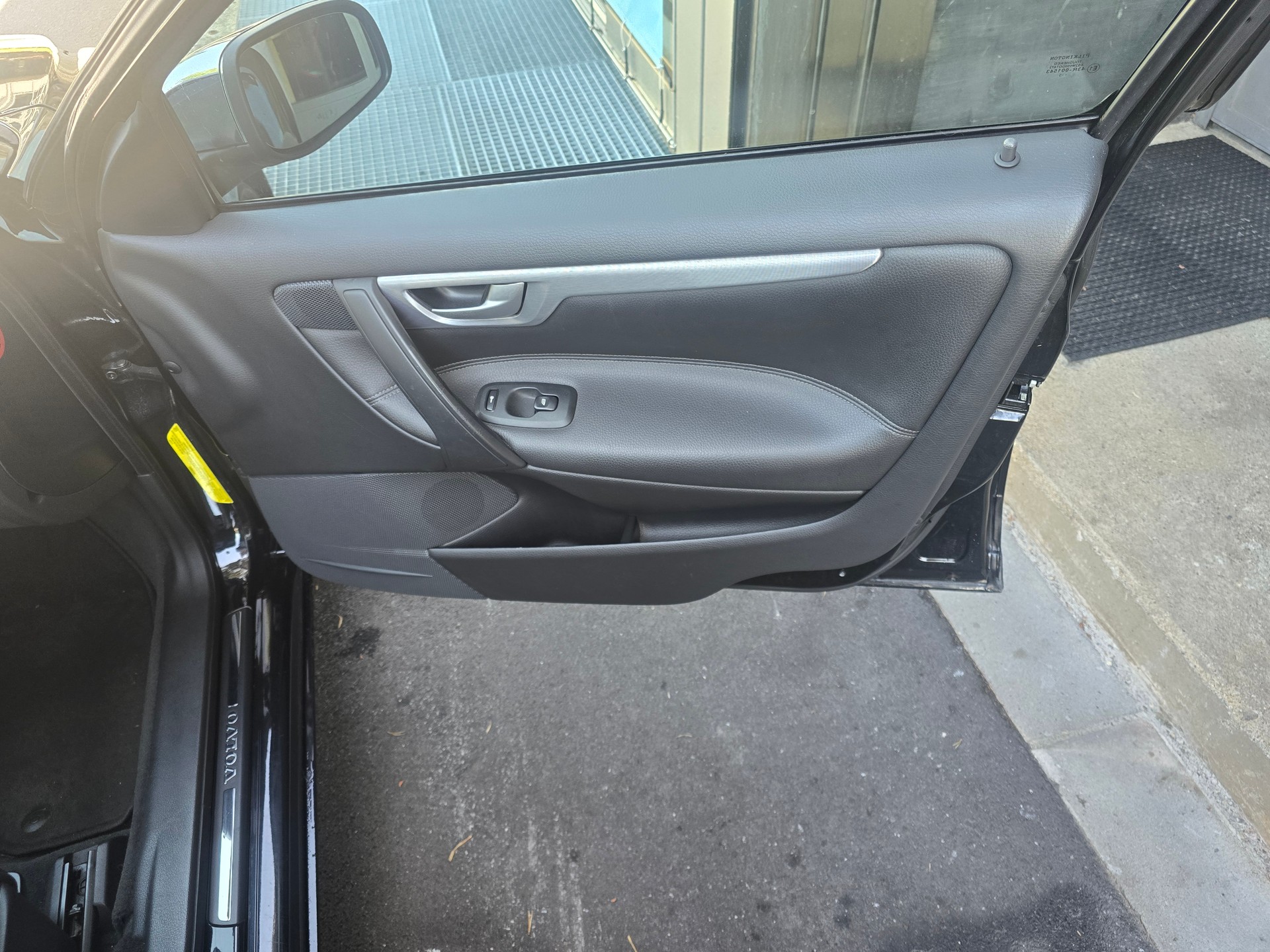 VOLVO S60 2.5T AWD Stockholm Geartronic-image-11
