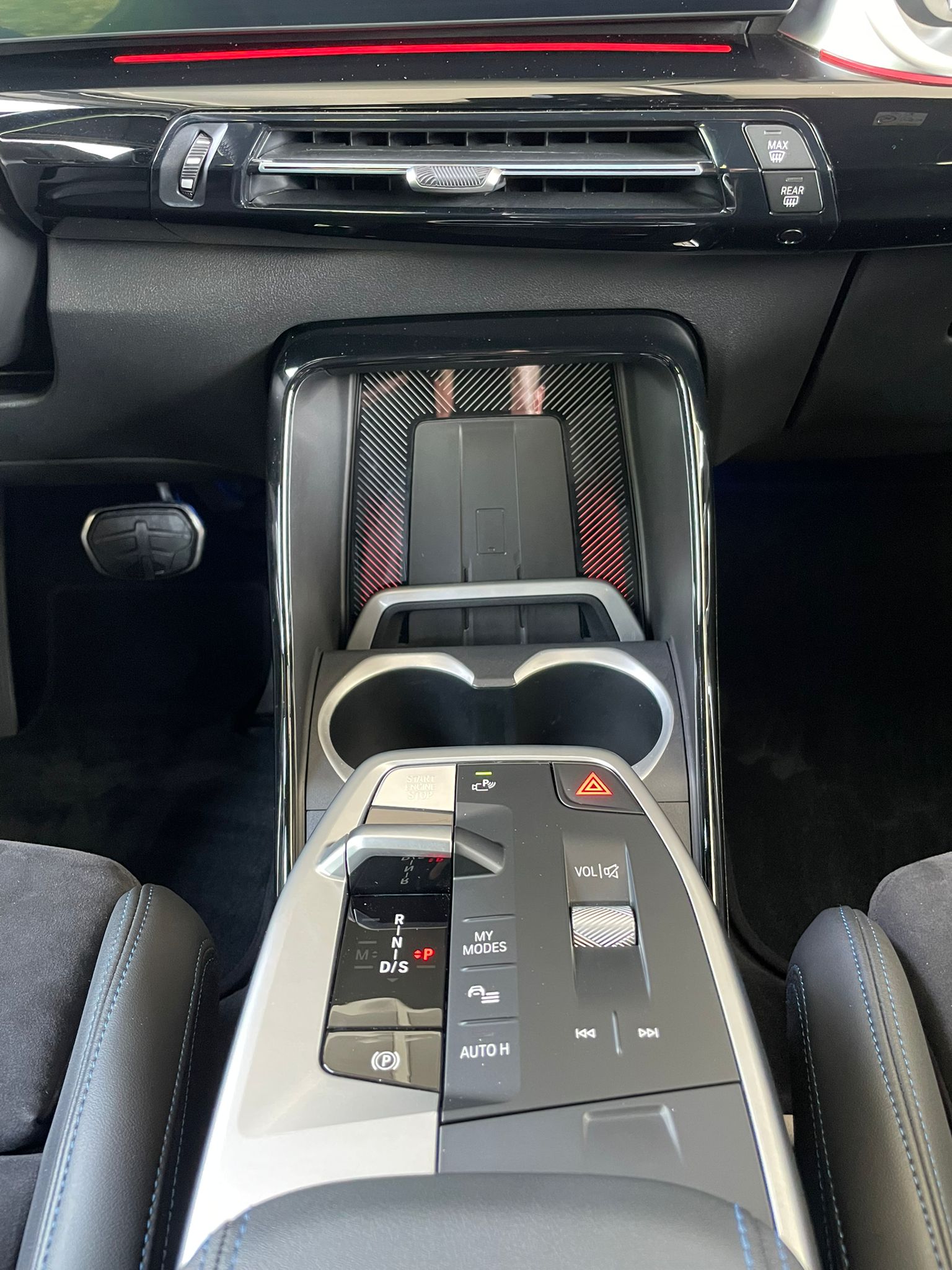 BMW X1 25e xDrive paddles-image-9