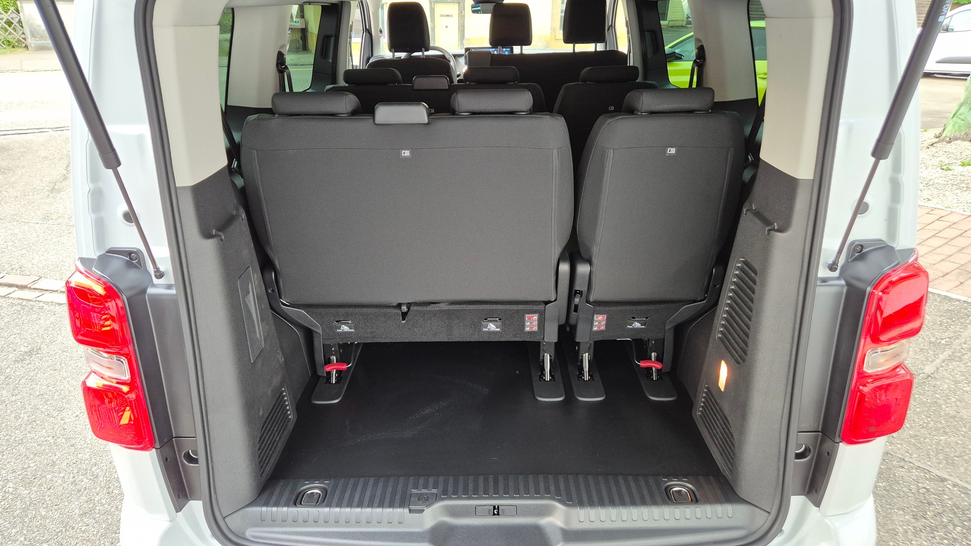 PEUGEOT Traveller 2.0 TDI Business Short Automat Helvetia-image-6
