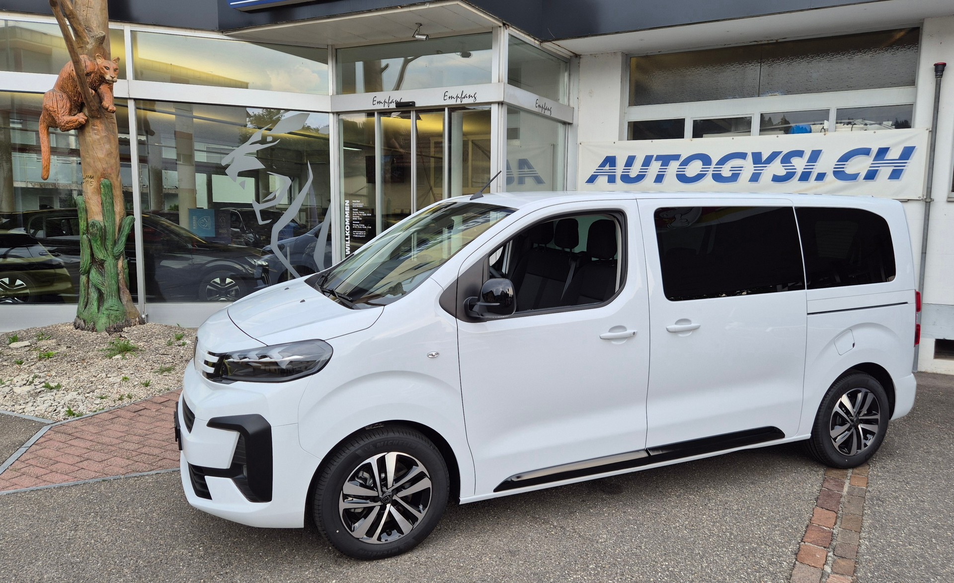 PEUGEOT Traveller 2.0 TDI Business Short Automat Helvetia-image-0