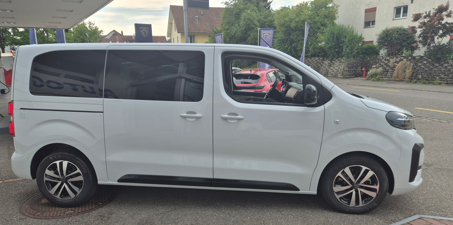 PEUGEOT Traveller 2.0 TDI Business Short Automat Helvetia-image-8