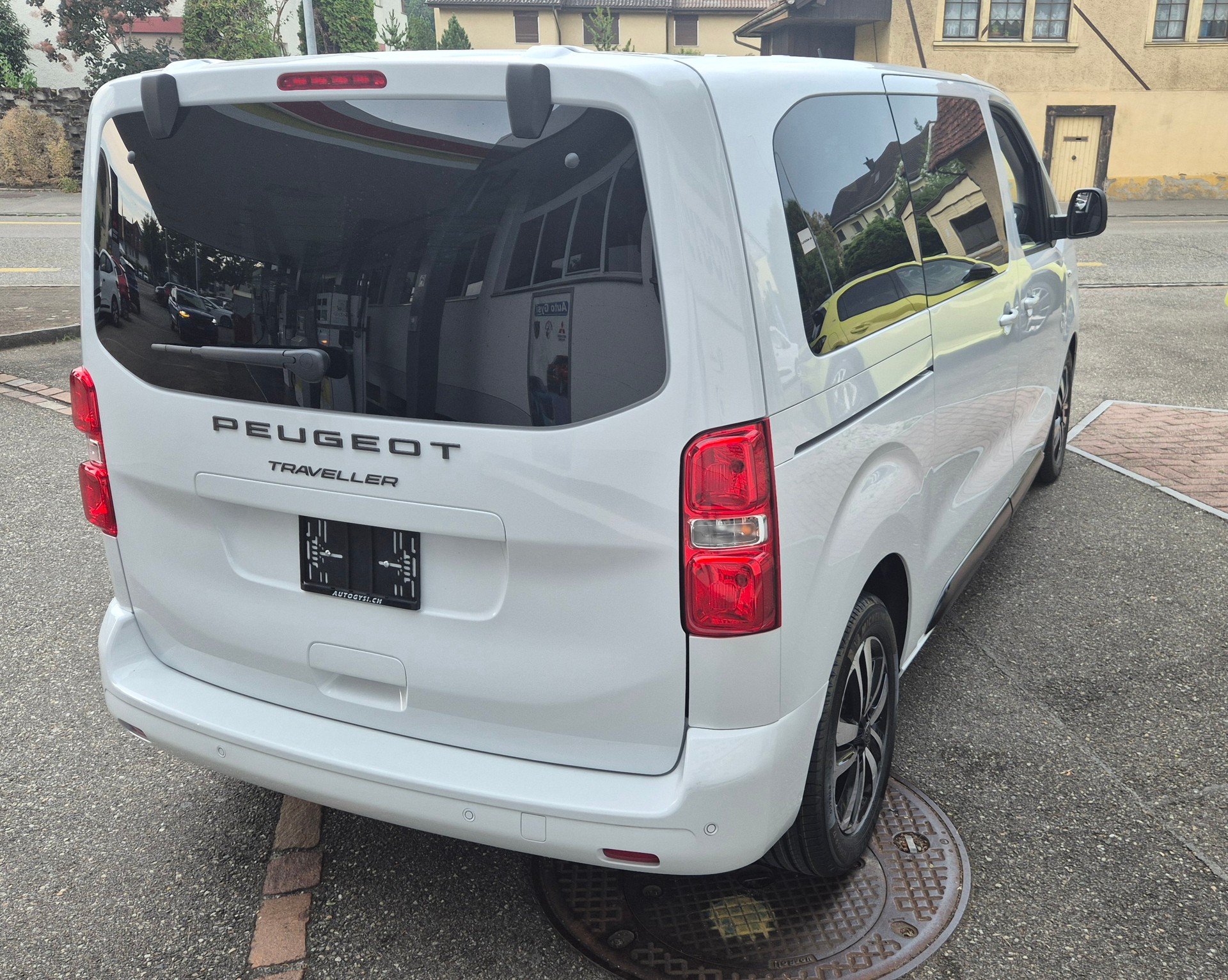 PEUGEOT Traveller 2.0 TDI Business Short Automat Helvetia-image-7