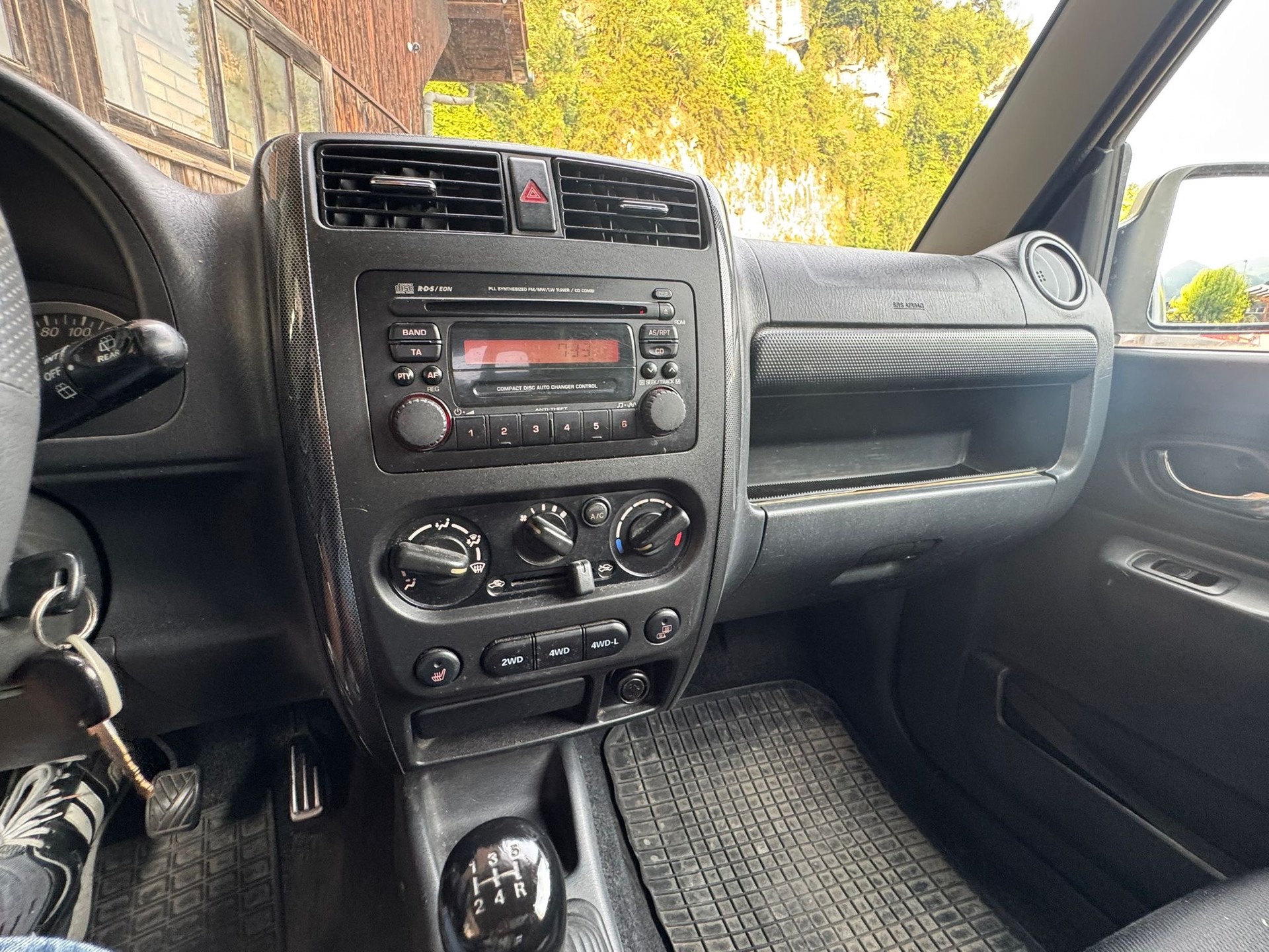 SUZUKI Jimny 1.3 16V GL Top-image-3