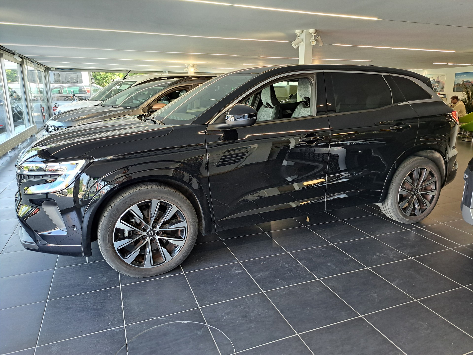 RENAULT Austral 1.2 HEV 200 Techno A-image-1